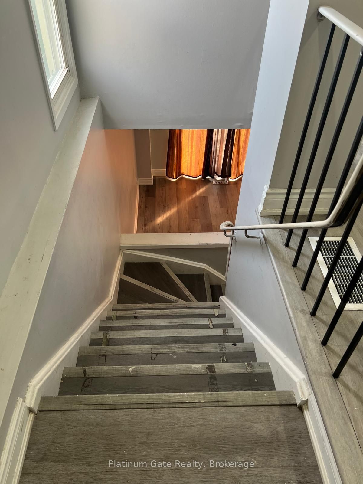 108 Courtleigh Square Property Photo 4