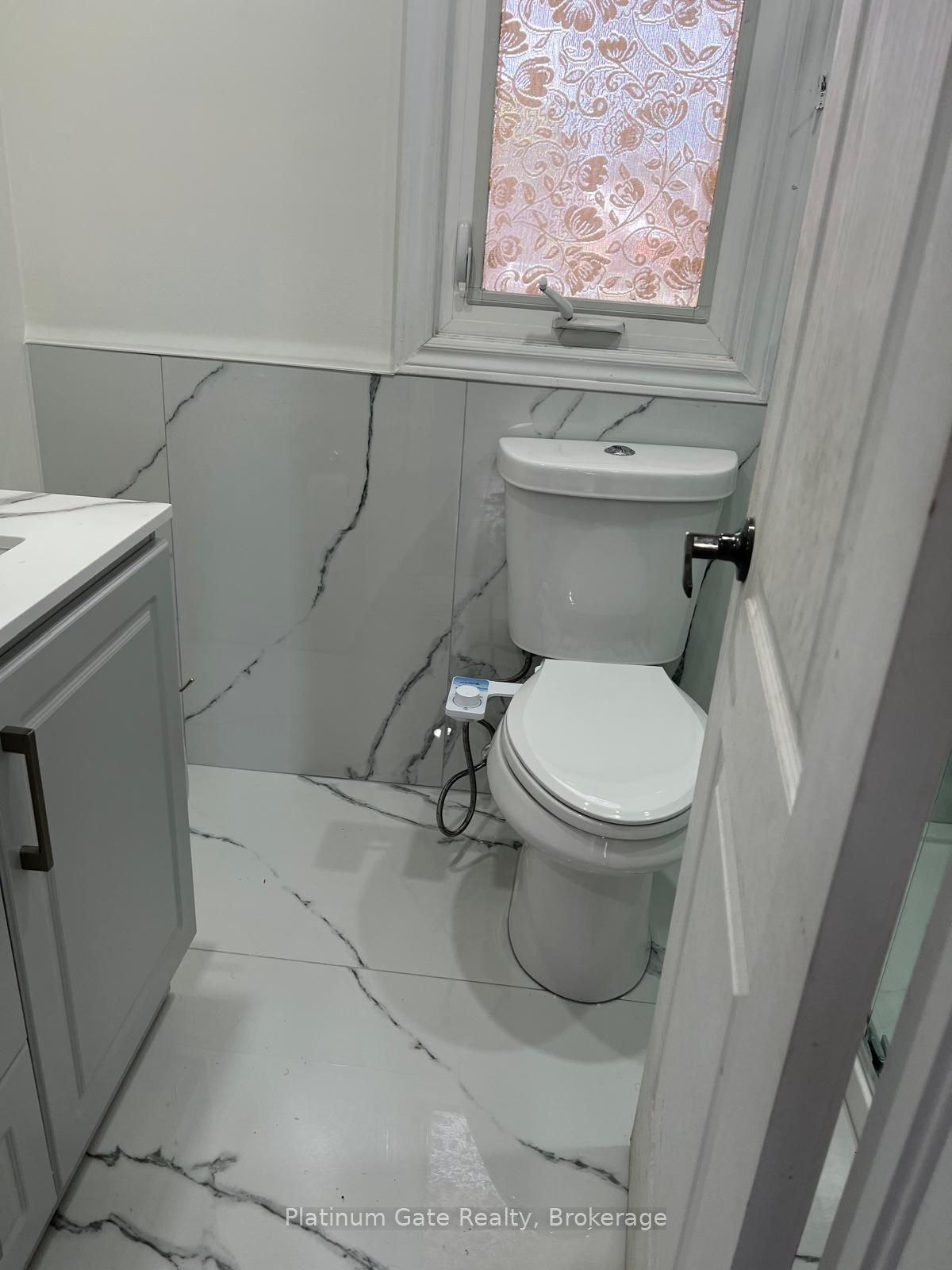 108 Courtleigh Square Property Photo 7