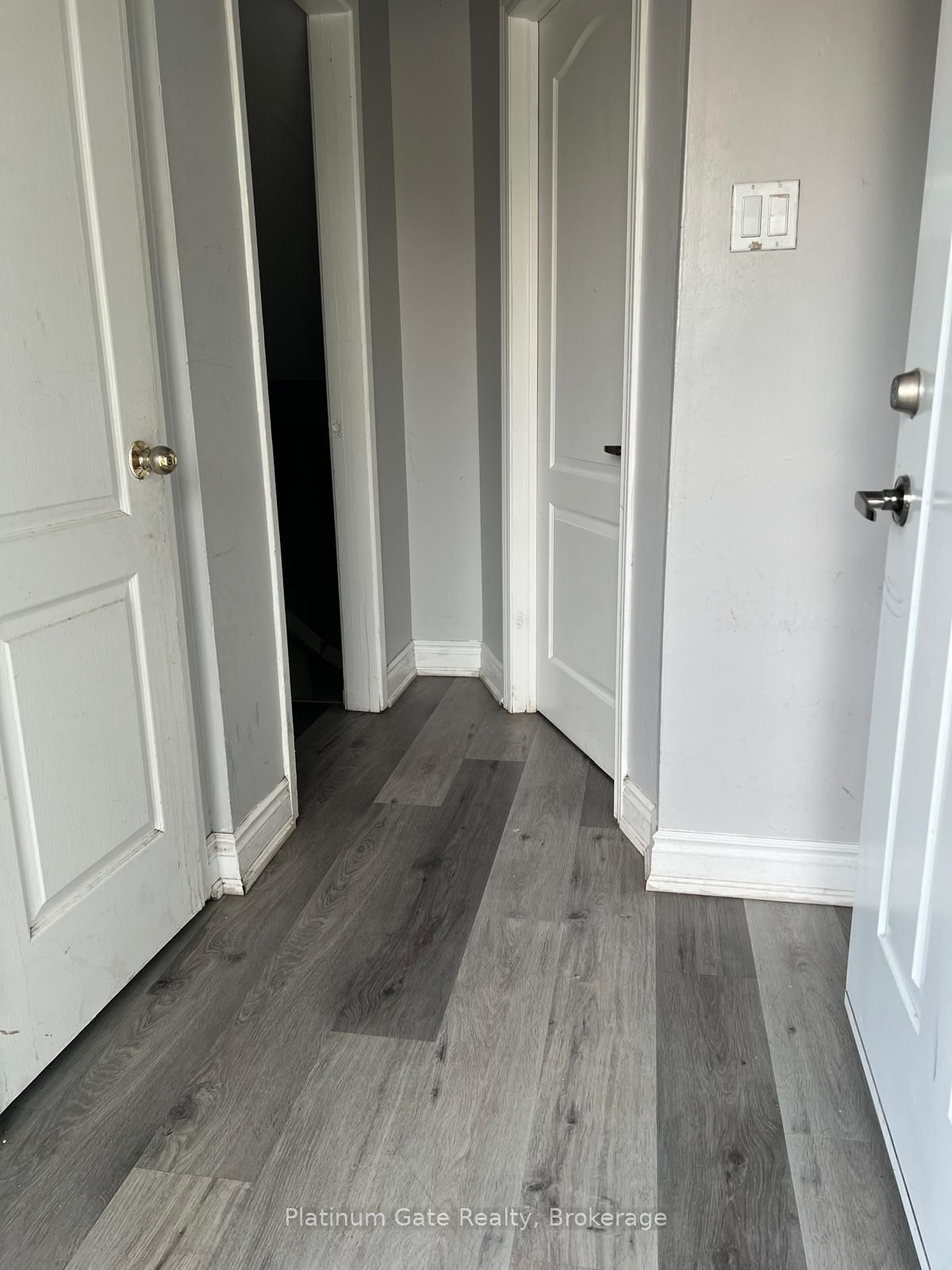 108 Courtleigh Square Property Photo 8