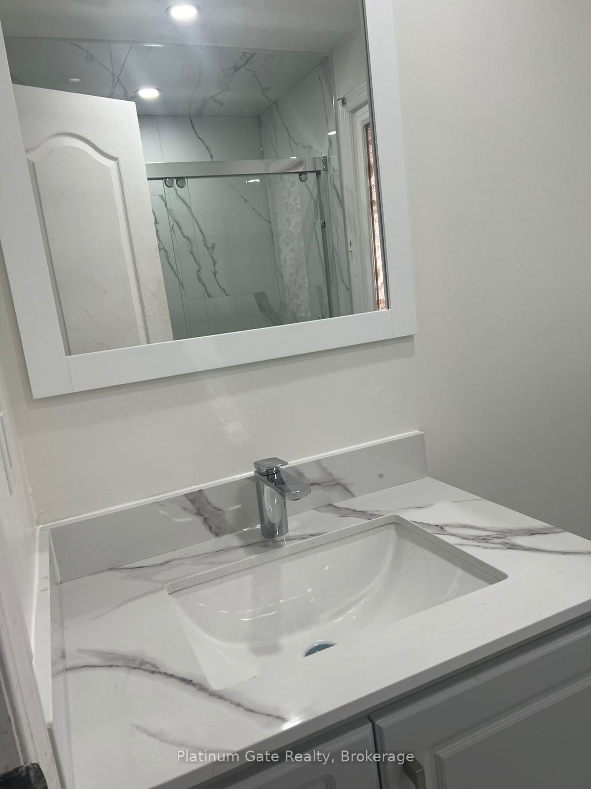 108 Courtleigh Square Property Photo 10