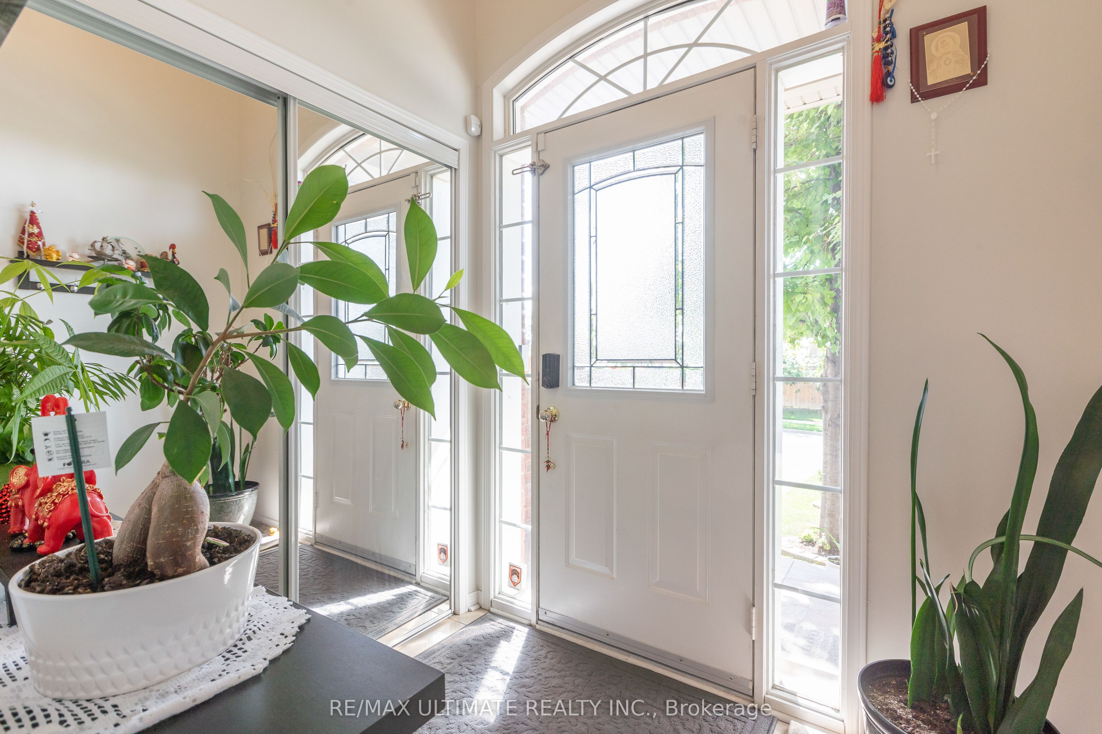 6560 Opera Glass Crescent Property Photo 2