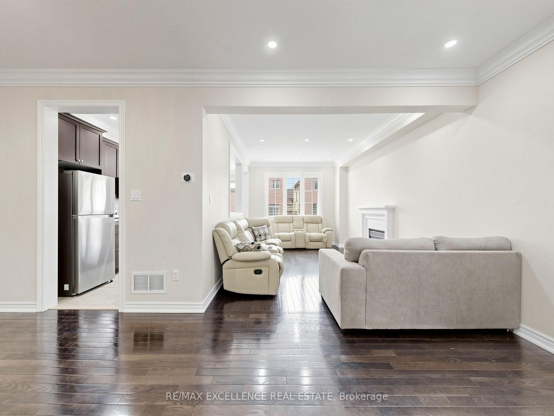 61 Campwood Crescent Property Photo 4