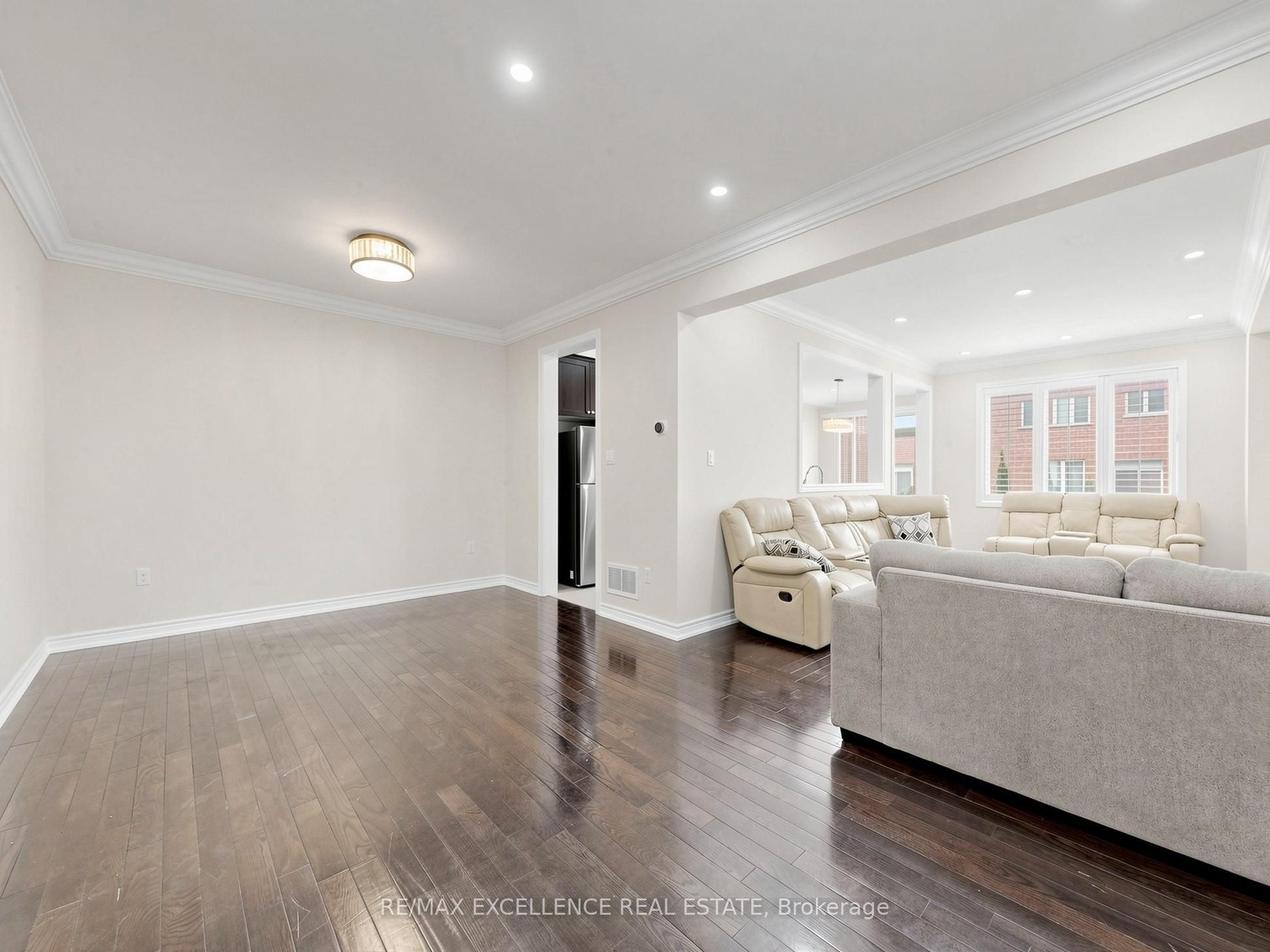 61 Campwood Crescent Property Photo 5