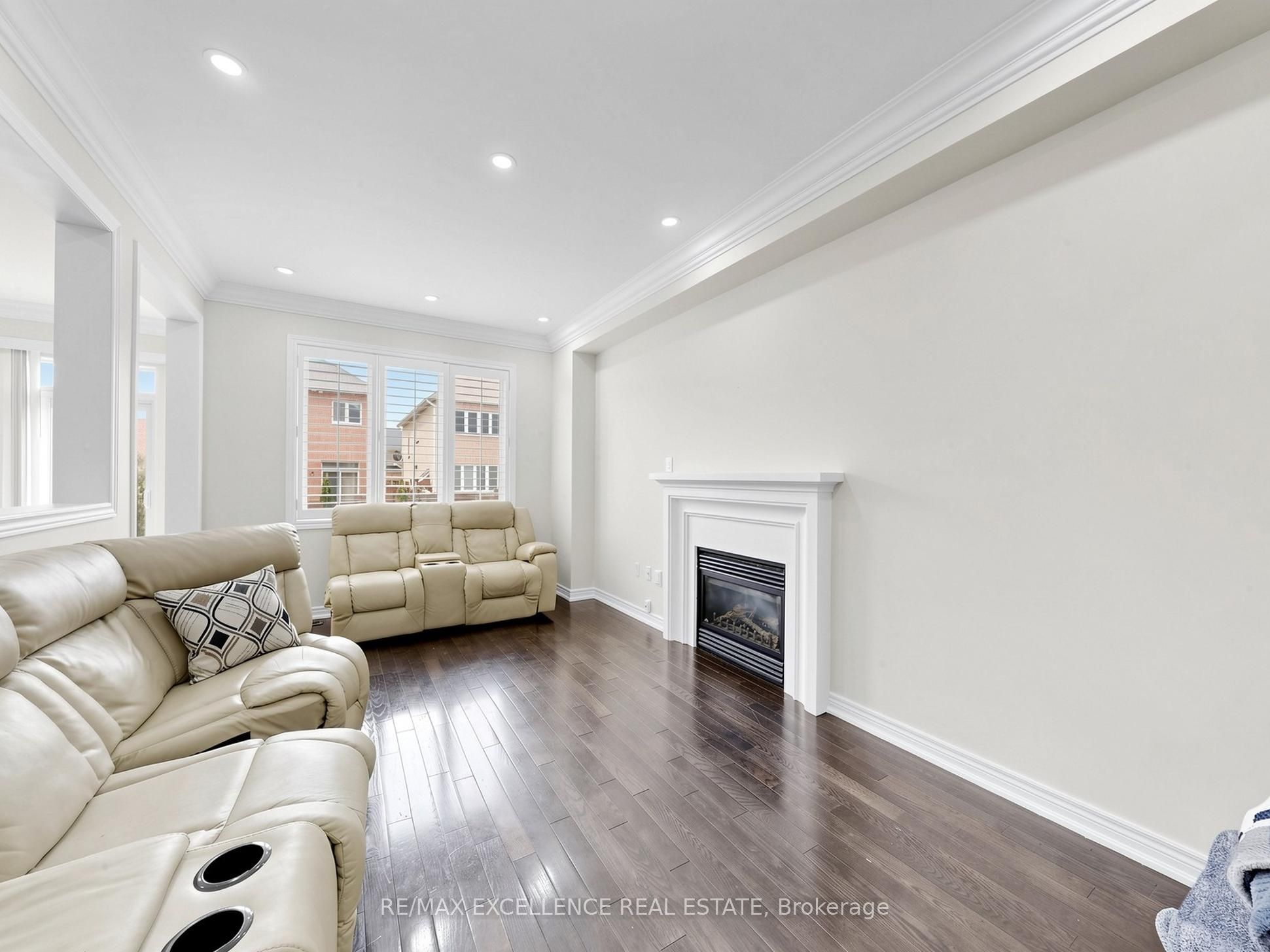 61 Campwood Crescent Property Photo 6