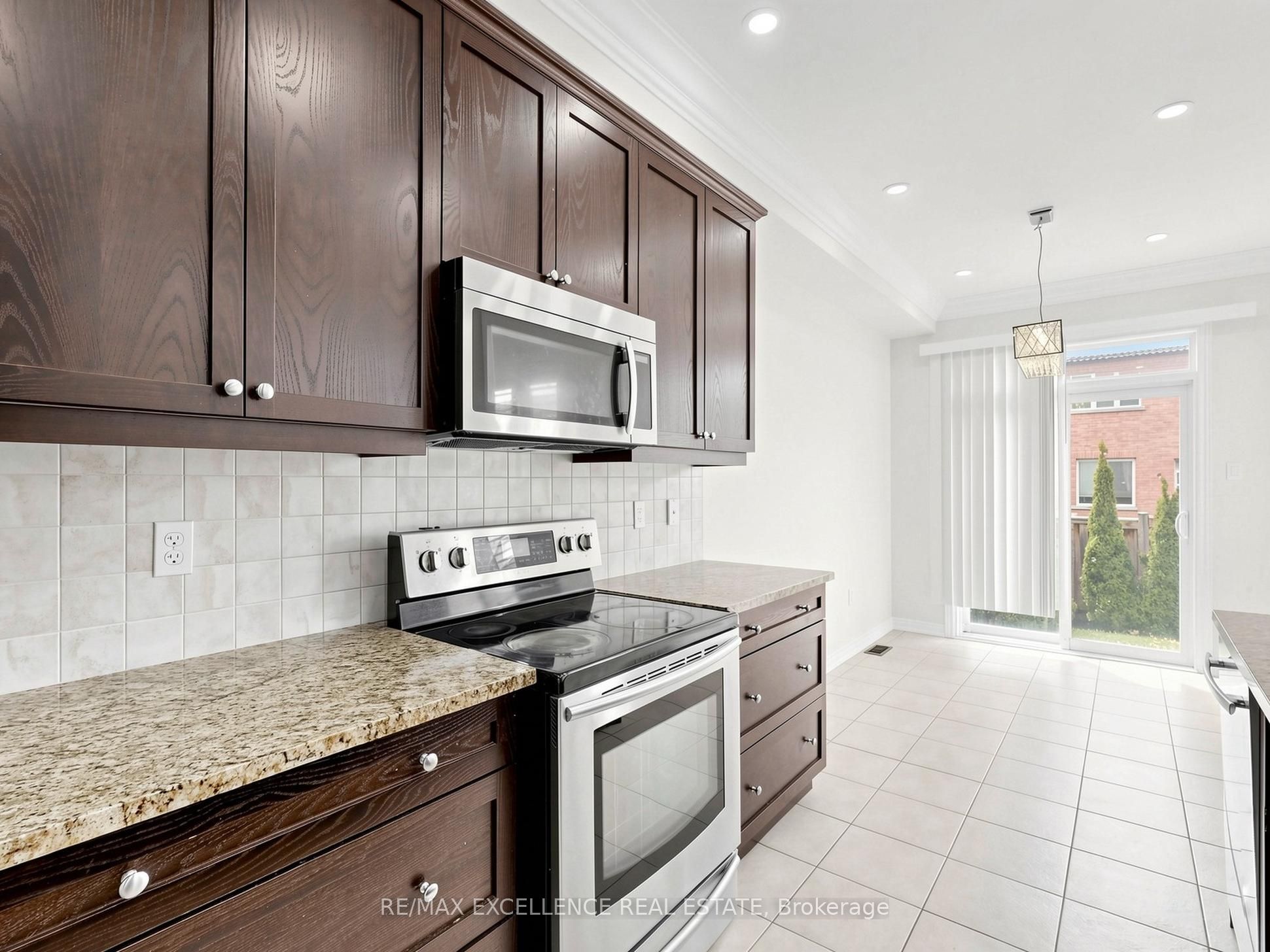 61 Campwood Crescent Property Photo 12