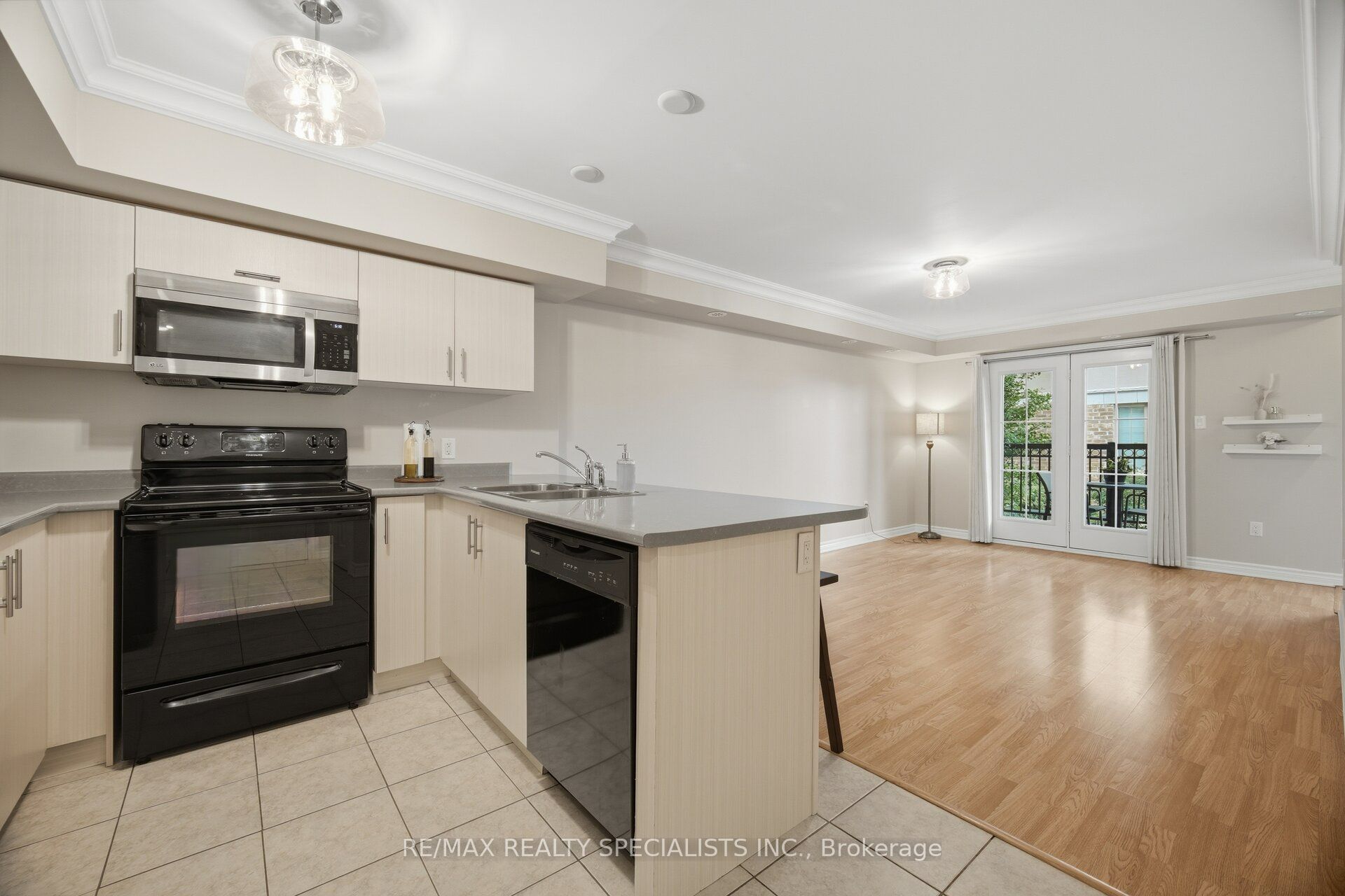 2441 Greenwich Drive 66 Property Photo 14
