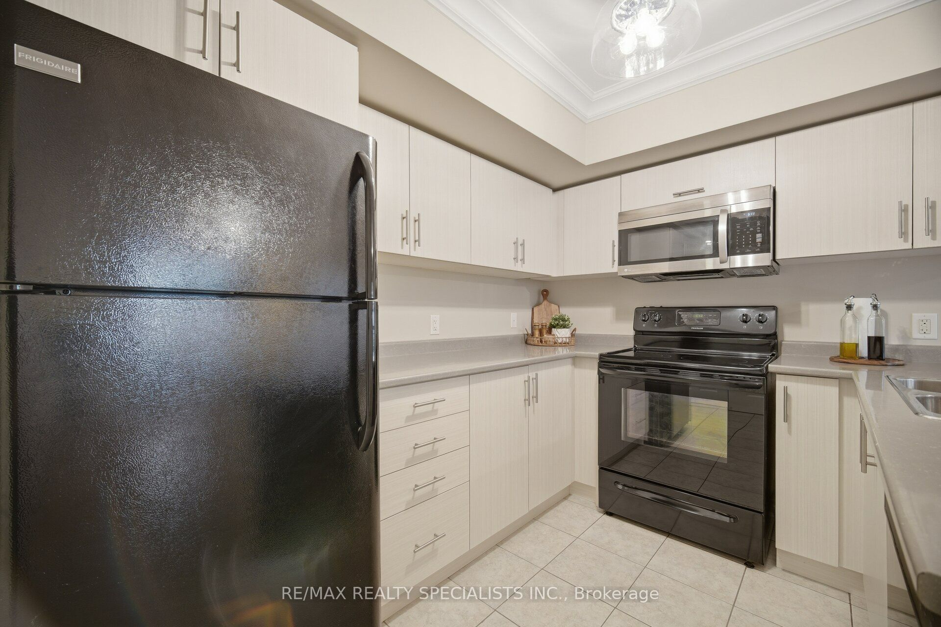 2441 Greenwich Drive 66 Property Photo 16