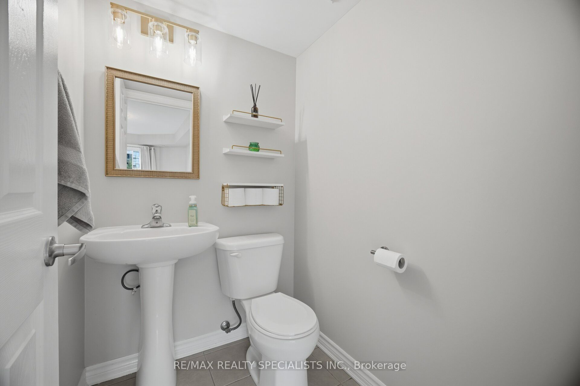 2441 Greenwich Drive 66 Property Photo 28