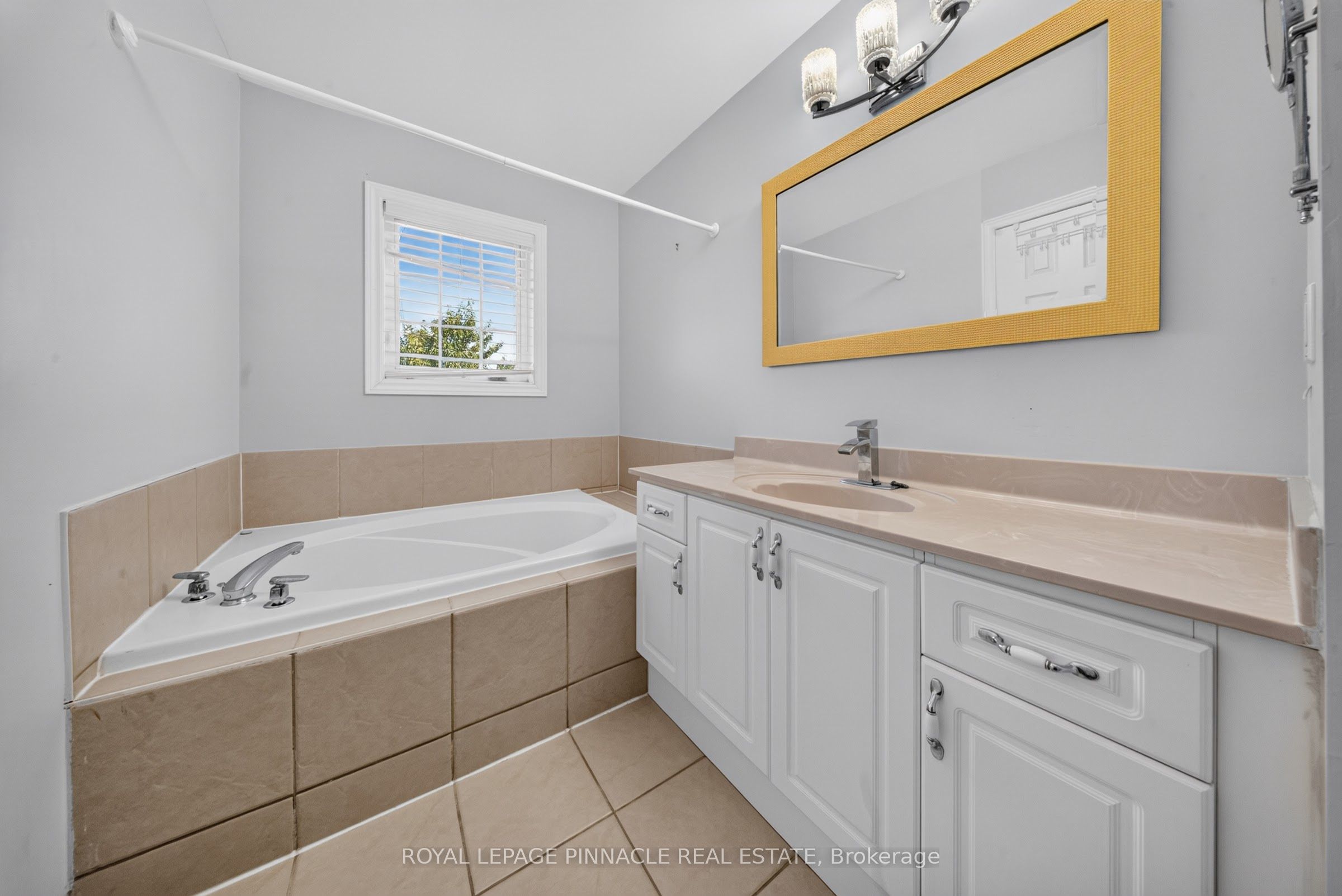 23 Prince Crescent Property Photo 37