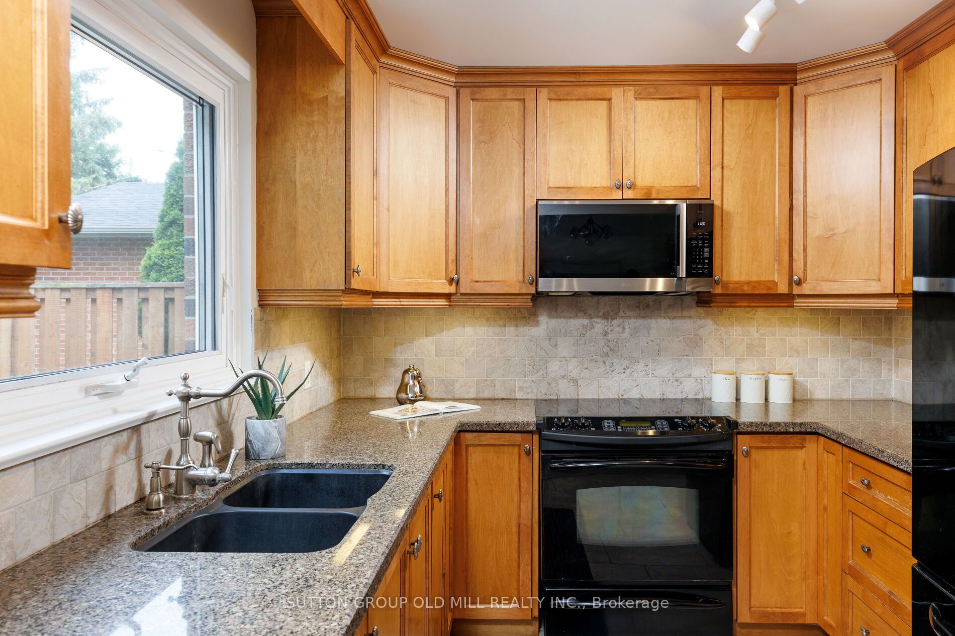 853 Kowal Drive Property Photo 15