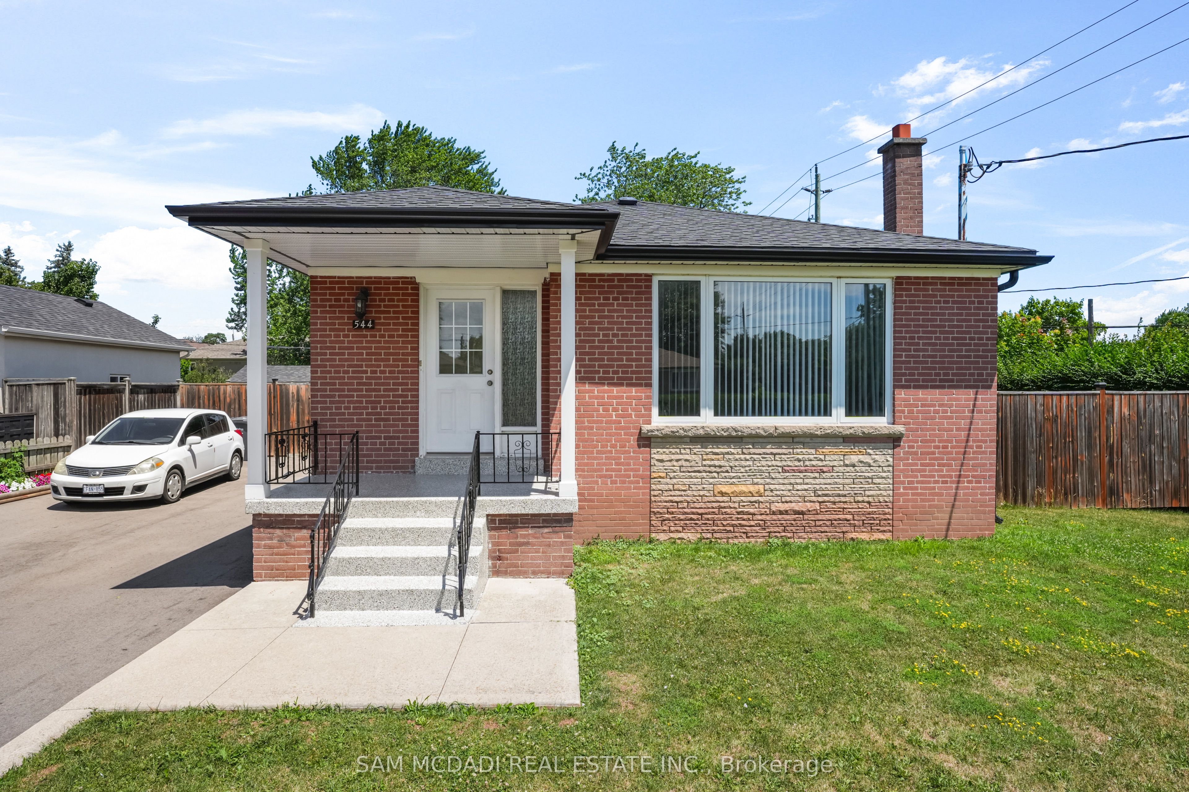 544 Sandmere Place Upper Property Photo 6
