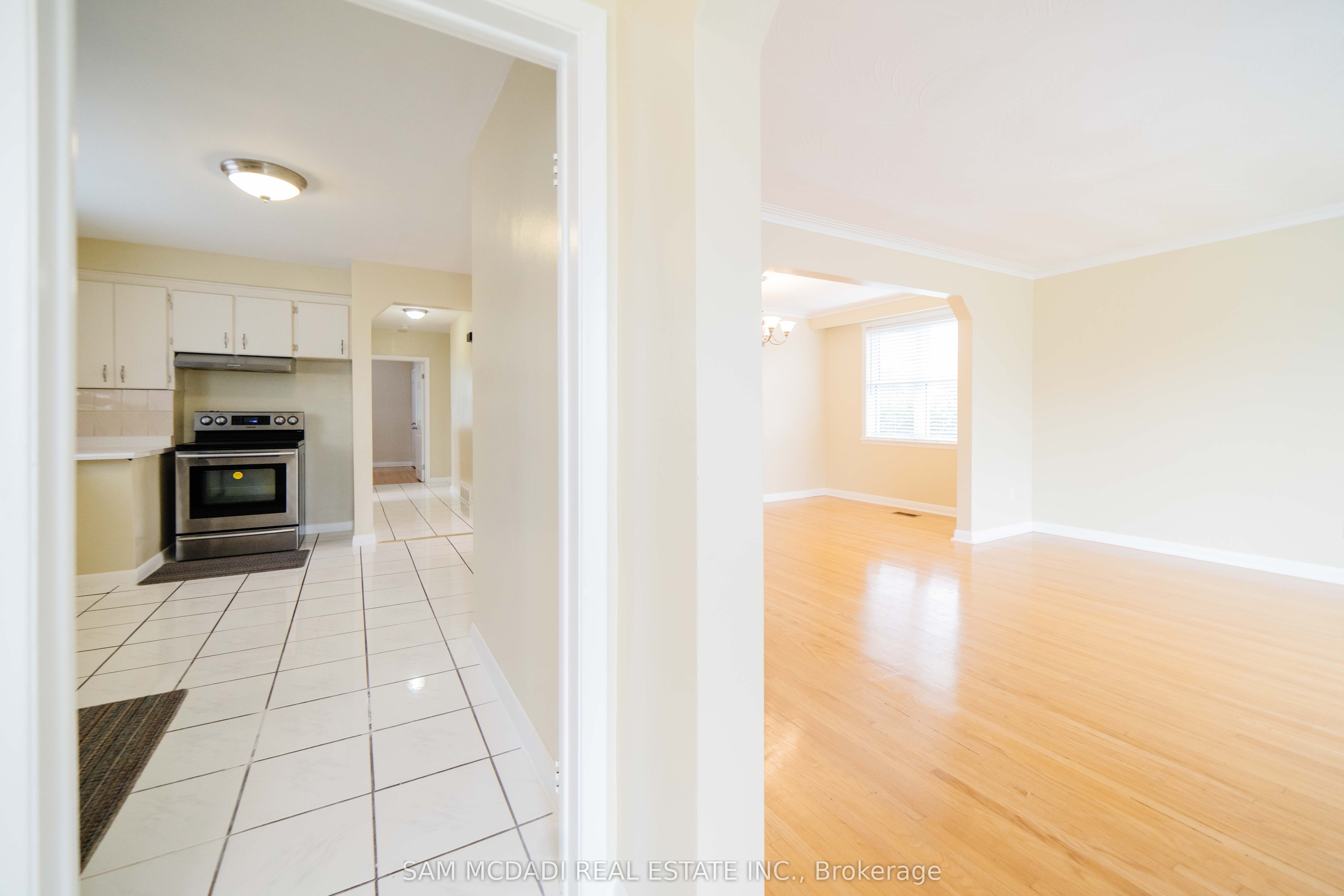 544 Sandmere Place Upper Property Photo 8