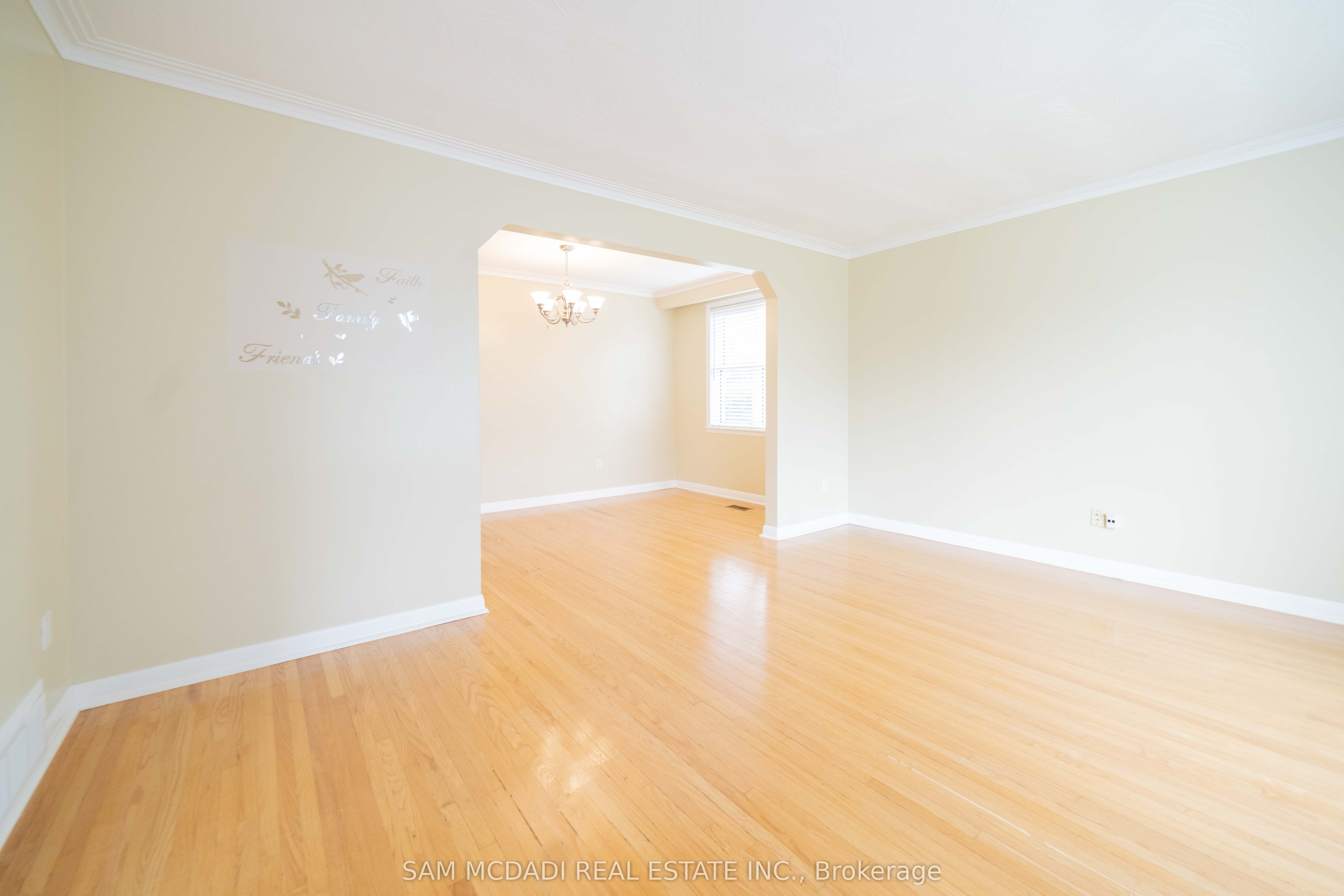 544 Sandmere Place Upper Property Photo 9
