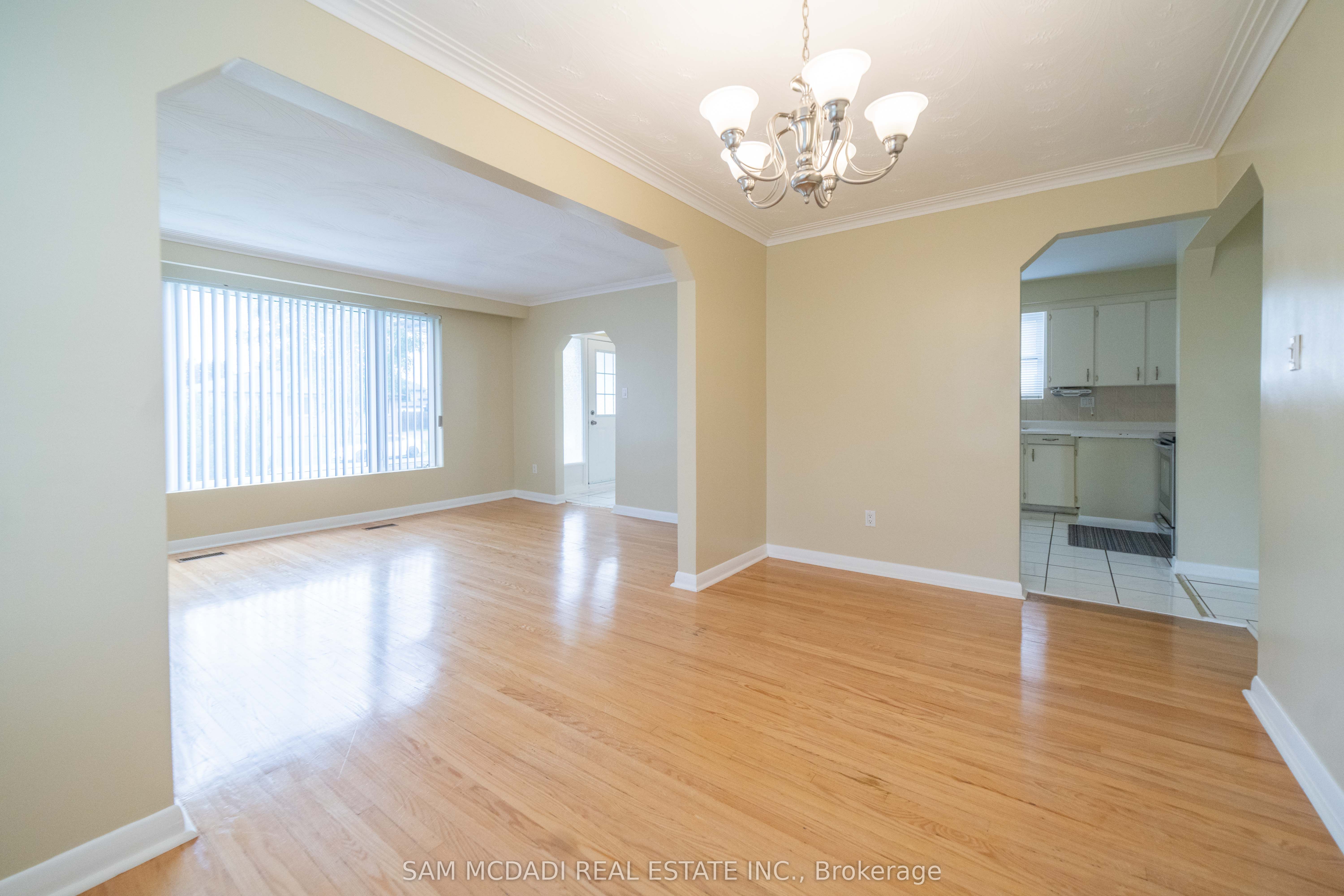 544 Sandmere Place Upper Property Photo 11