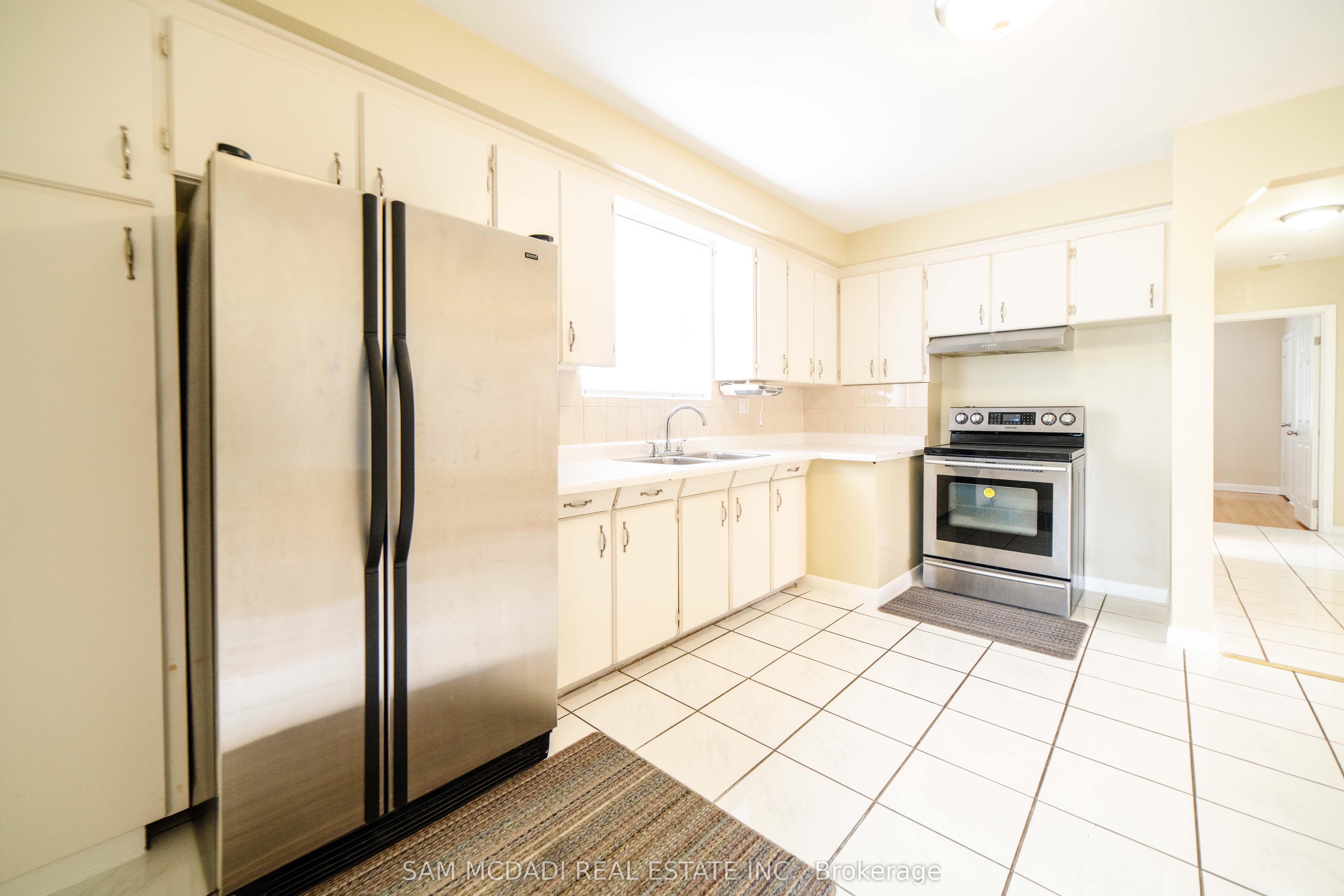 544 Sandmere Place Upper Property Photo 12