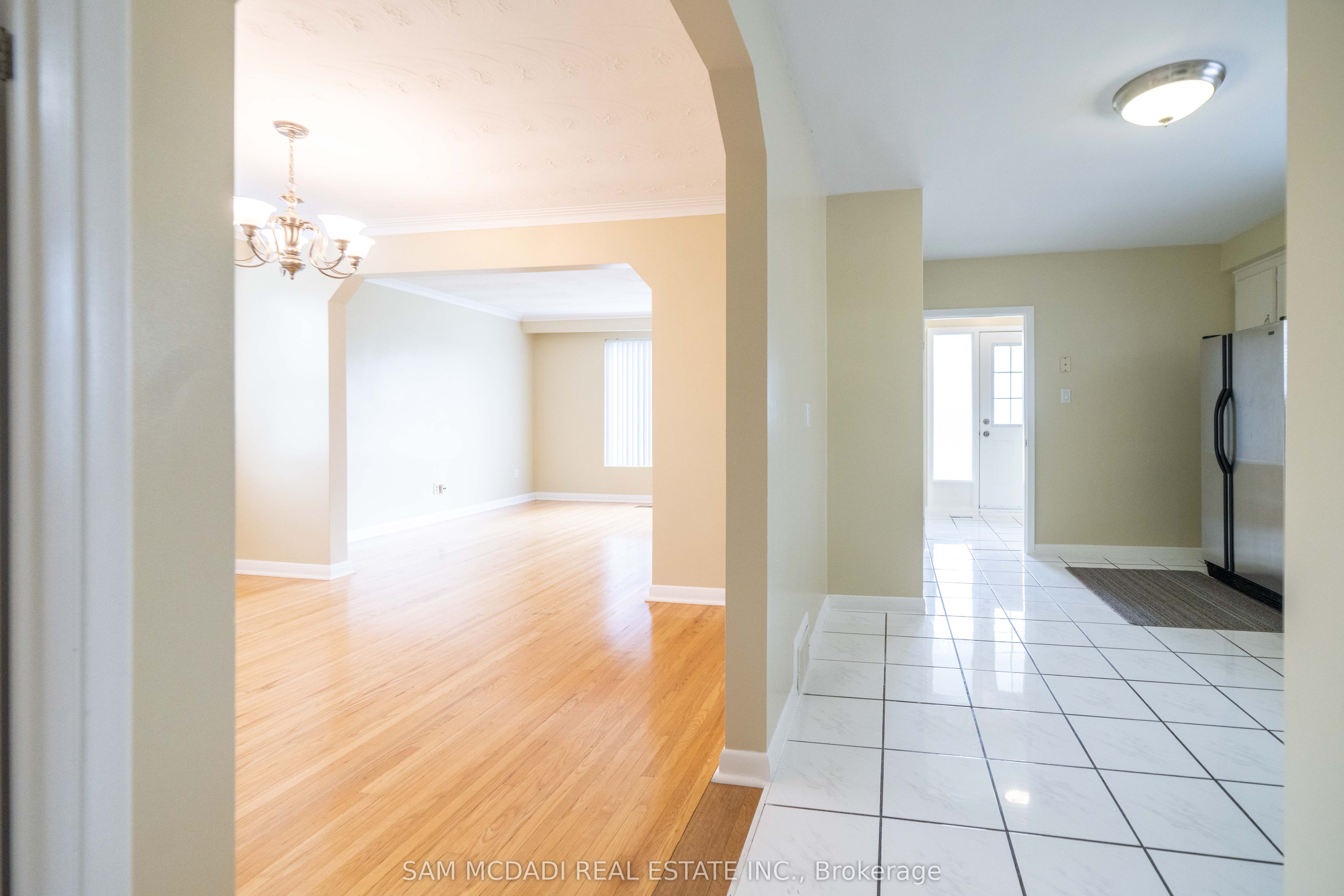 544 Sandmere Place Upper Property Photo 14