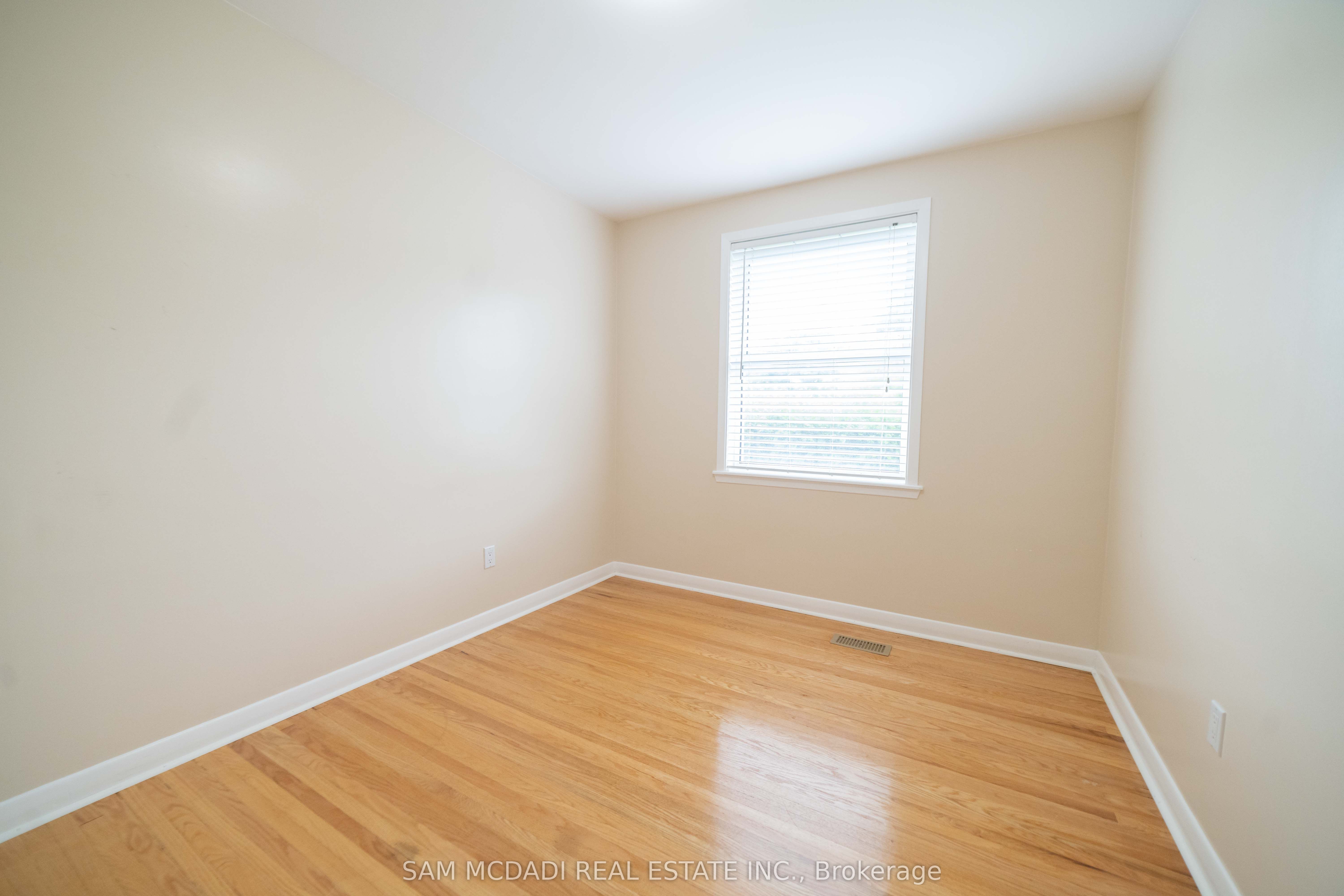 544 Sandmere Place Upper Property Photo 15