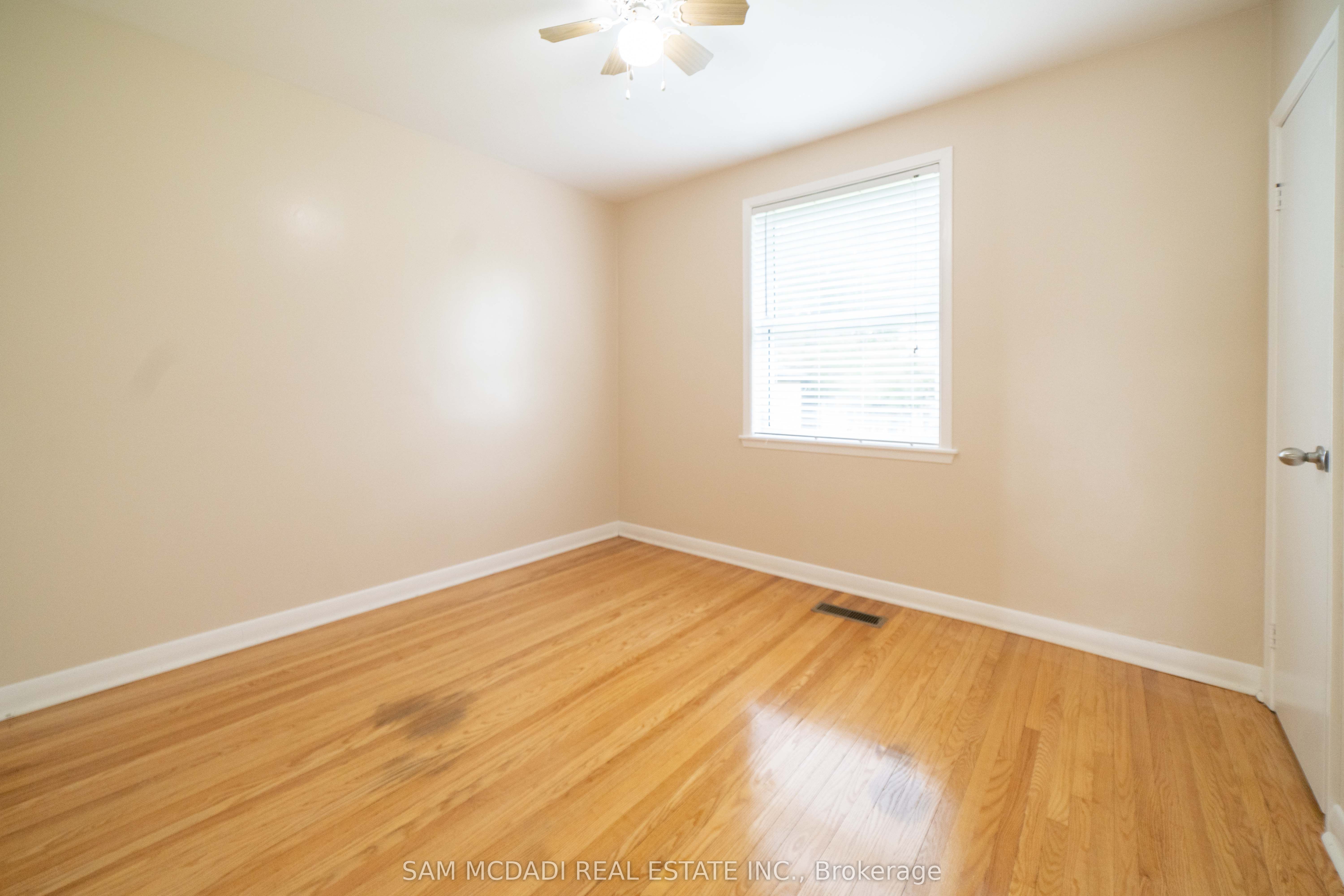 544 Sandmere Place Upper Property Photo 17