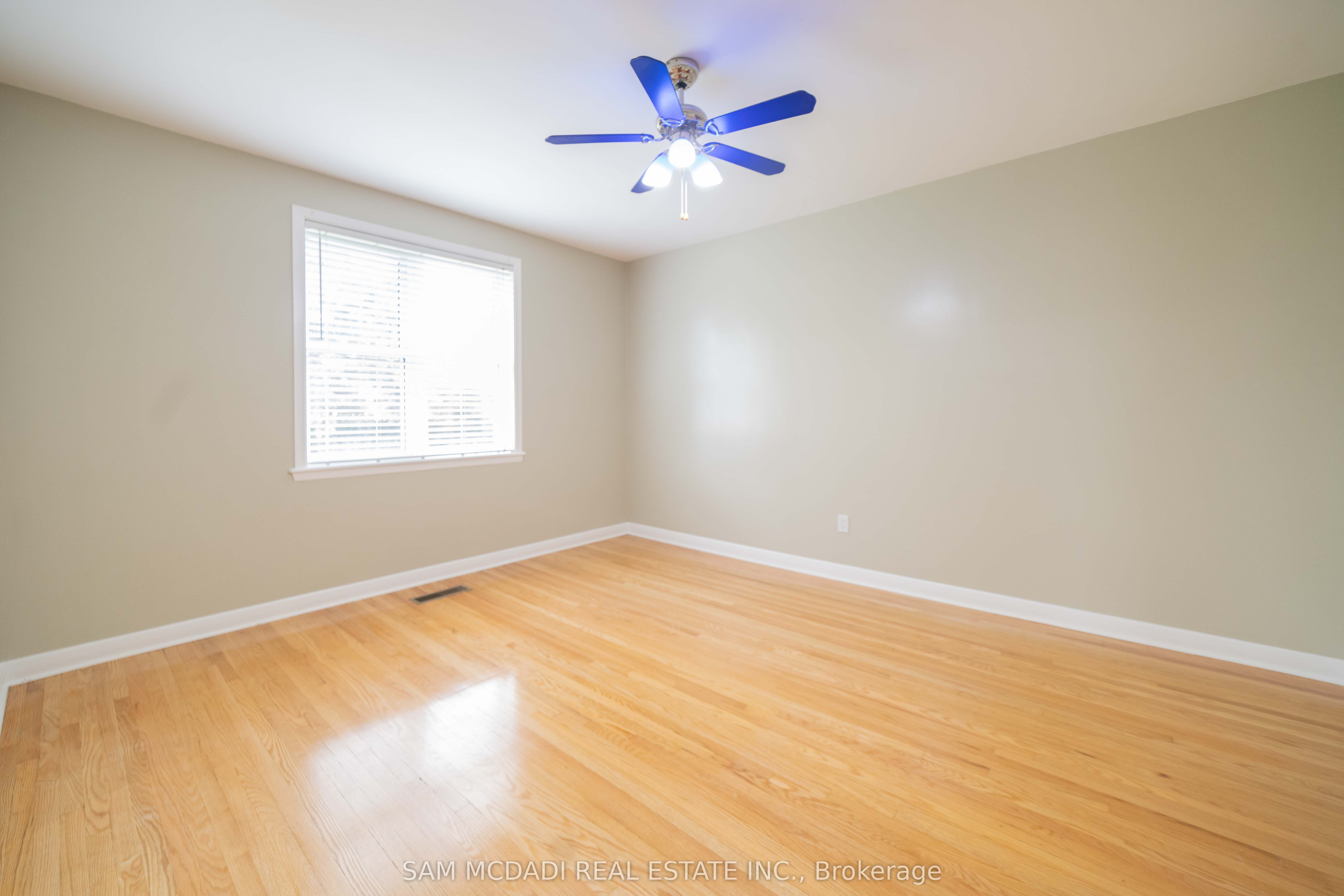 544 Sandmere Place Upper Property Photo 18