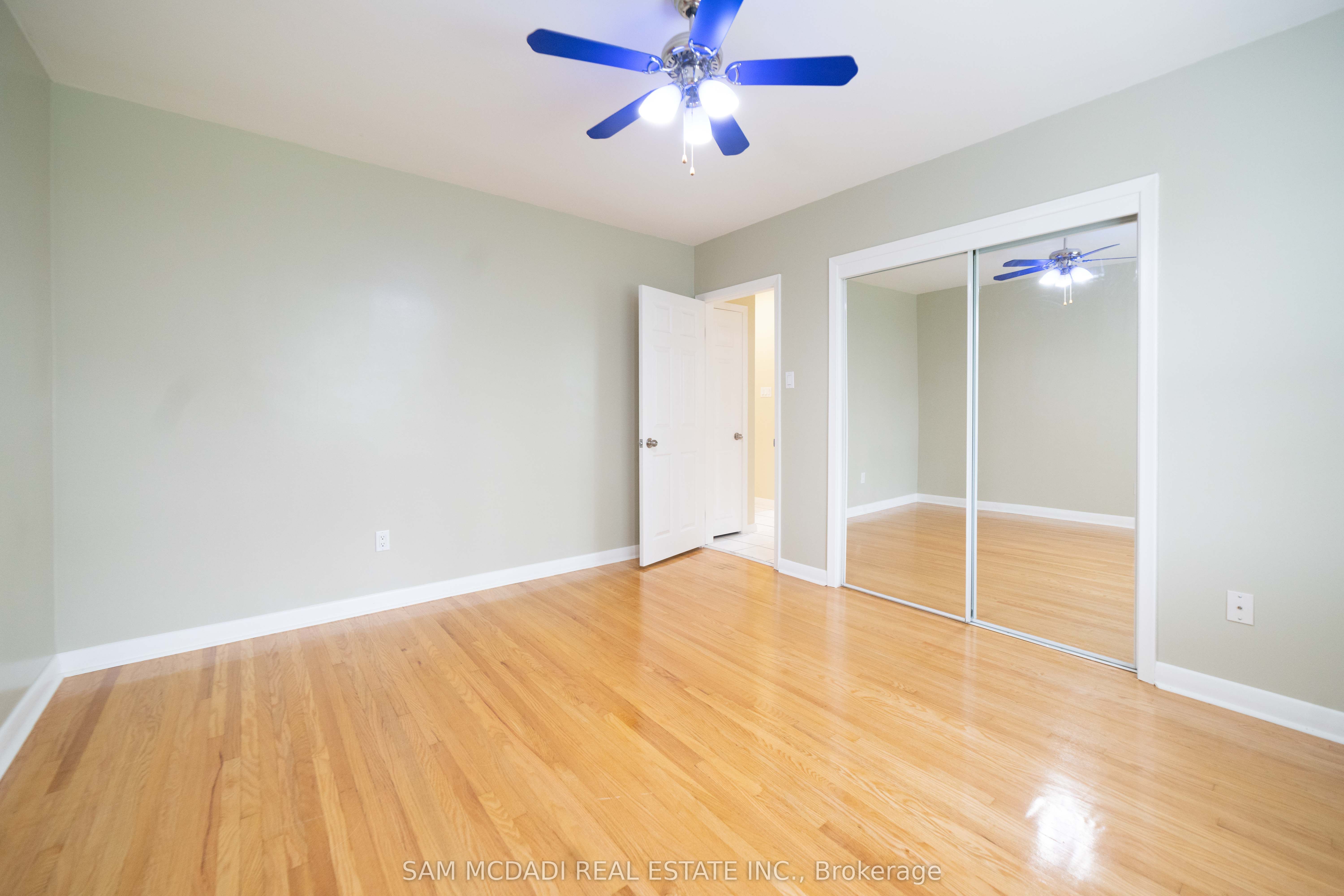 544 Sandmere Place Upper Property Photo 19