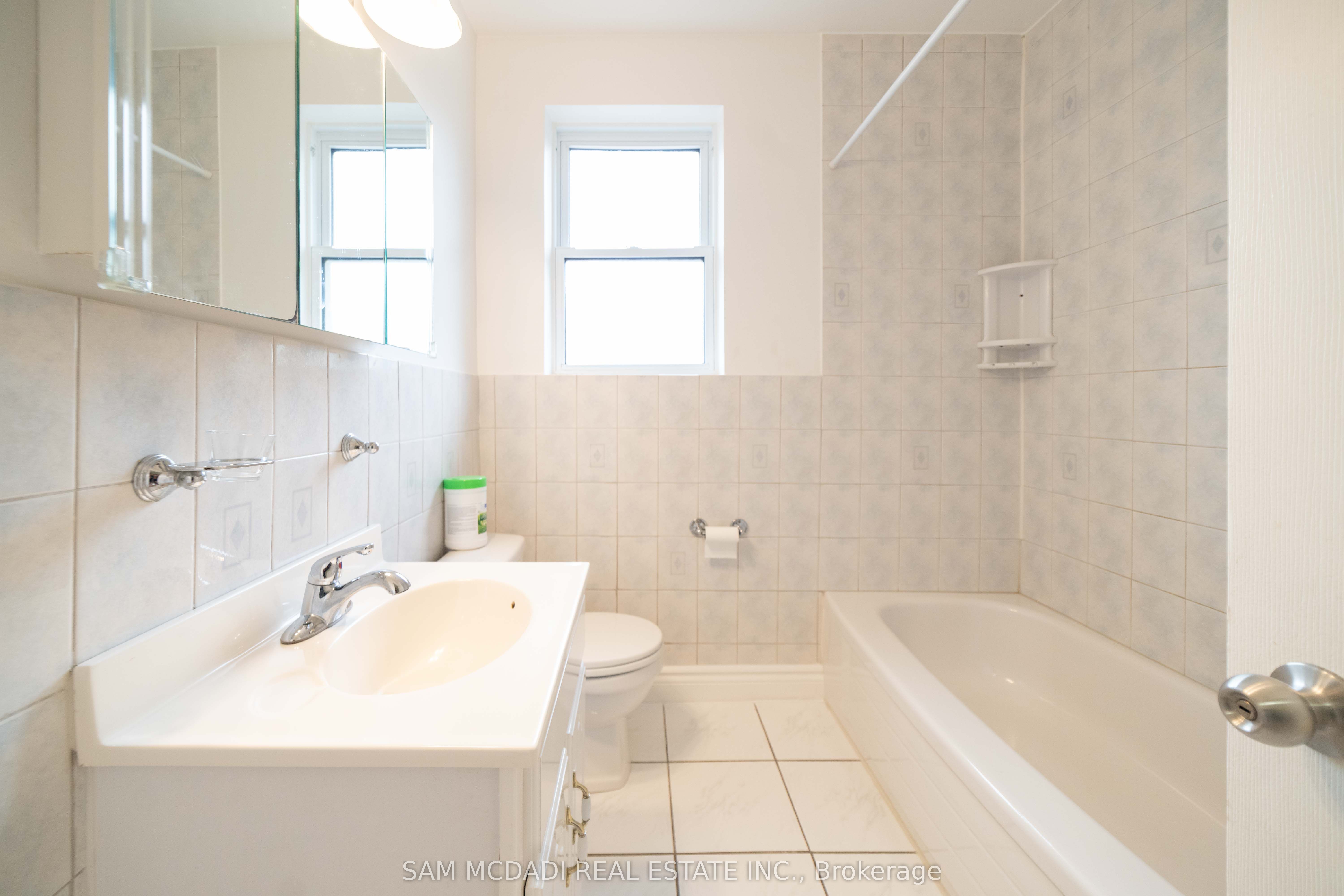 544 Sandmere Place Upper Property Photo 20
