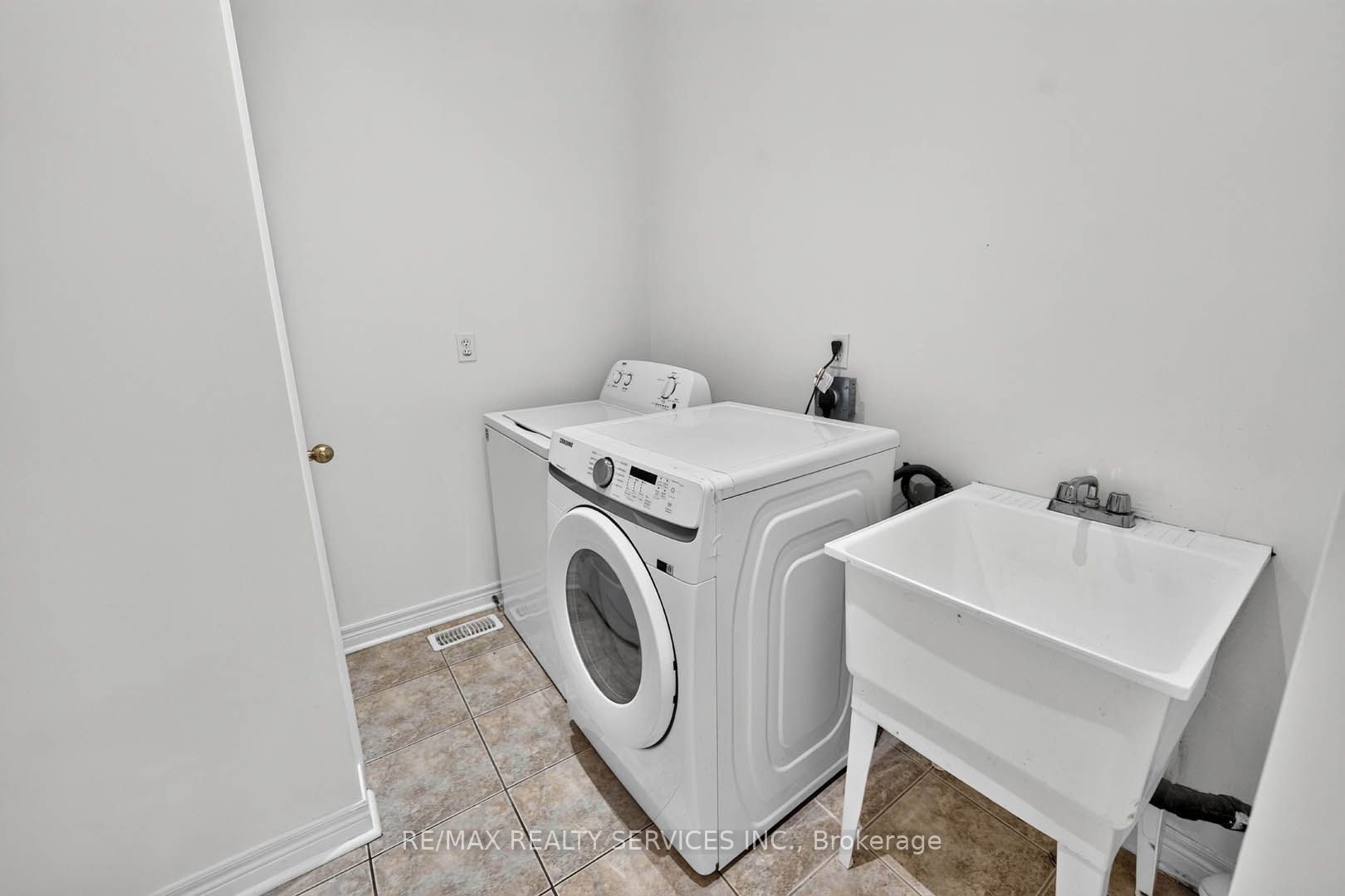 21 Tatra Crescent Property Photo 24