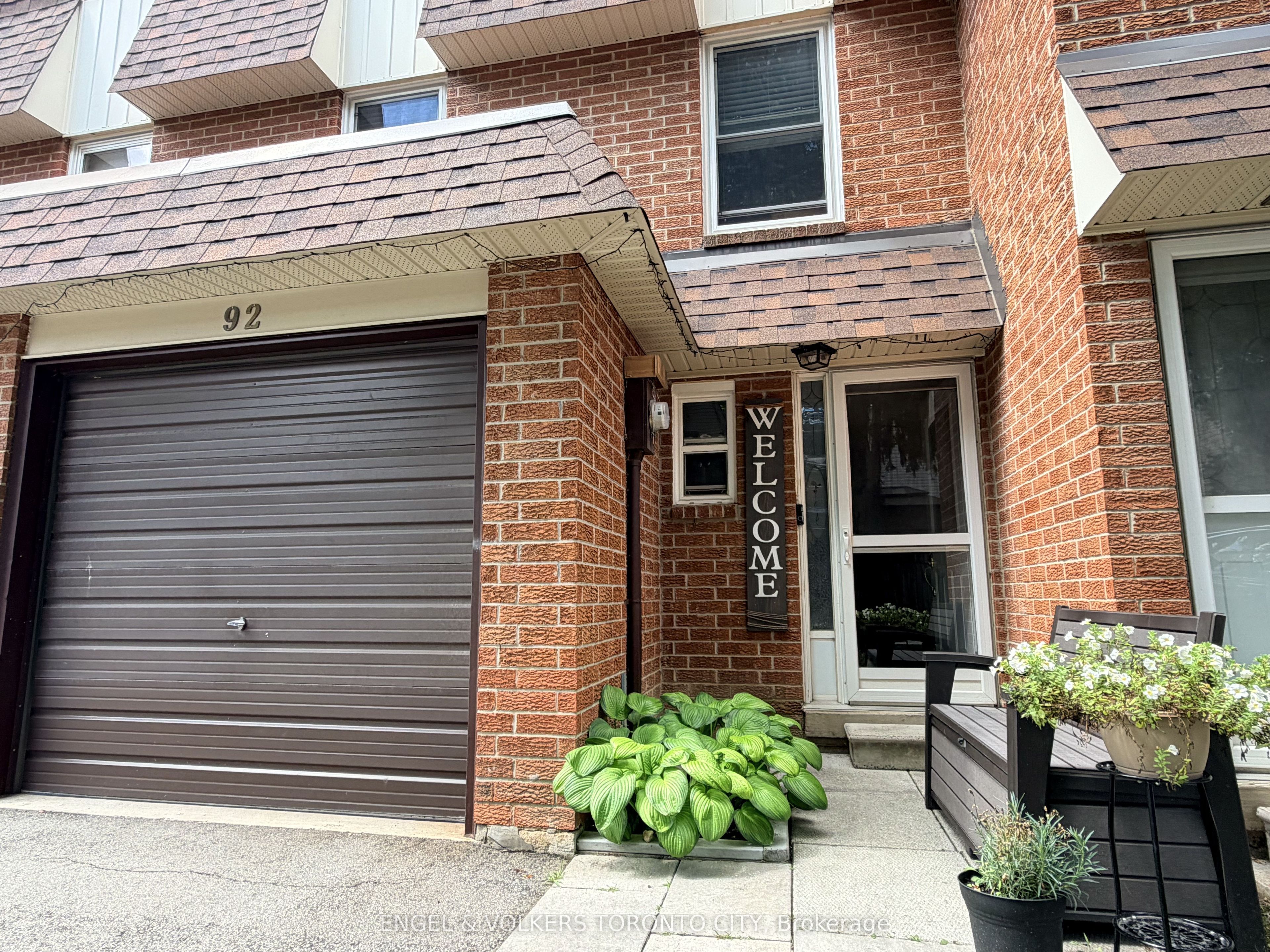 371 Bronte Street S 92