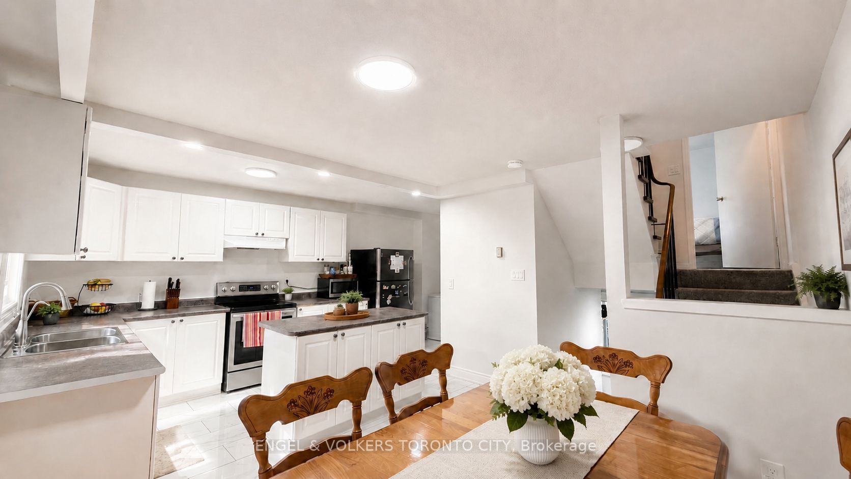 371 Bronte Street S 92 Property Photo 10