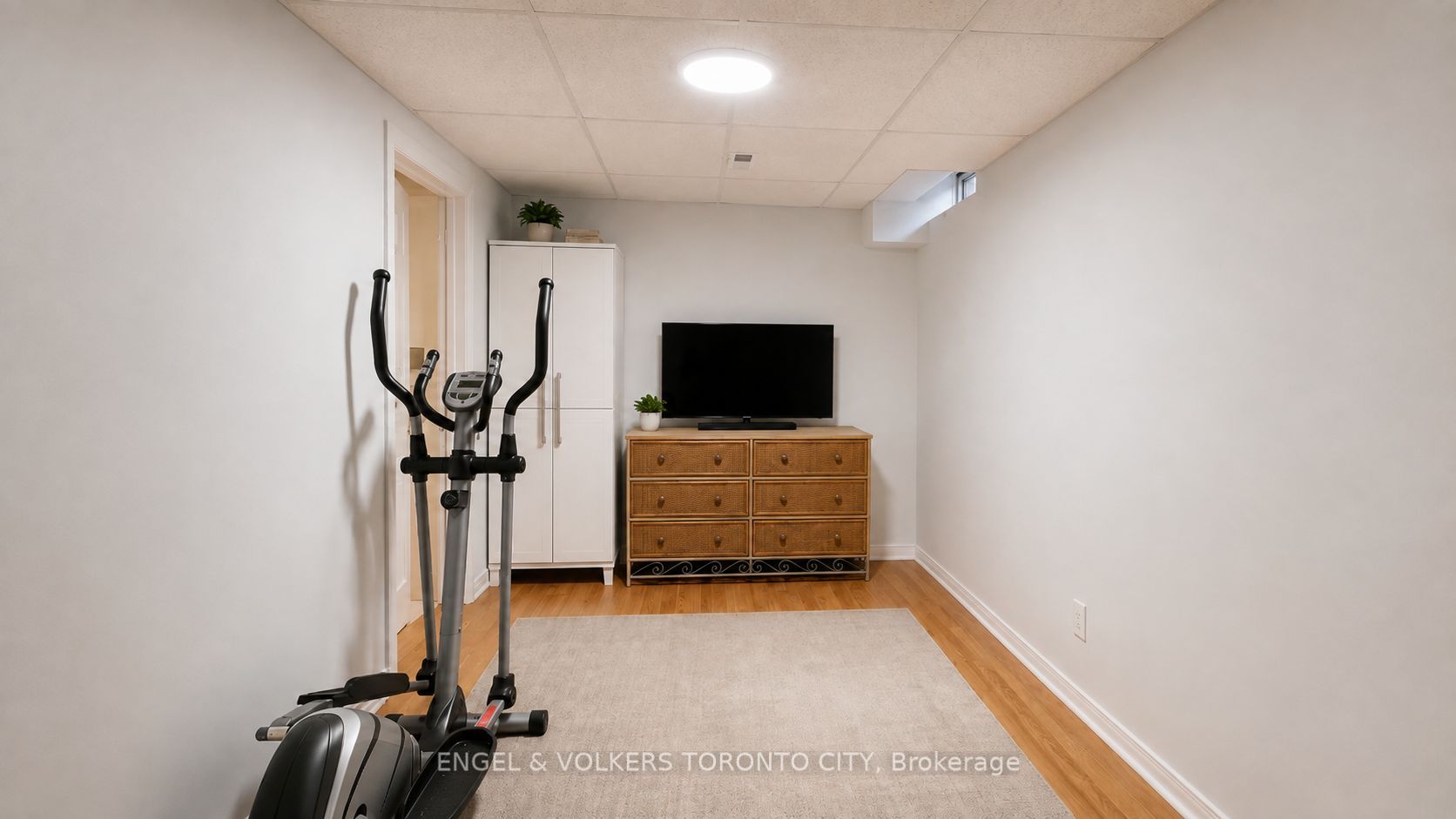371 Bronte Street S 92 Property Photo 12