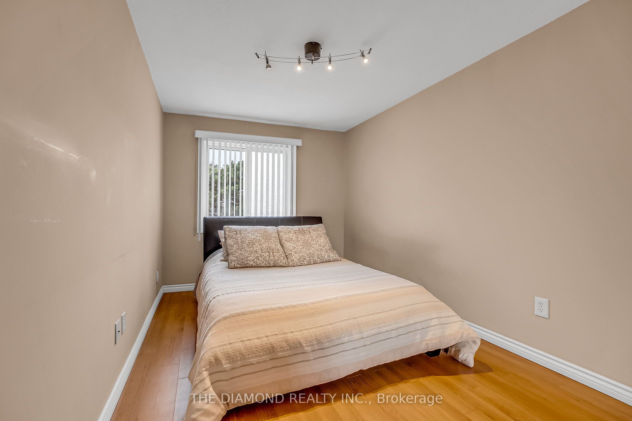 1755 Rathburn Road E 82 Property Photo 34