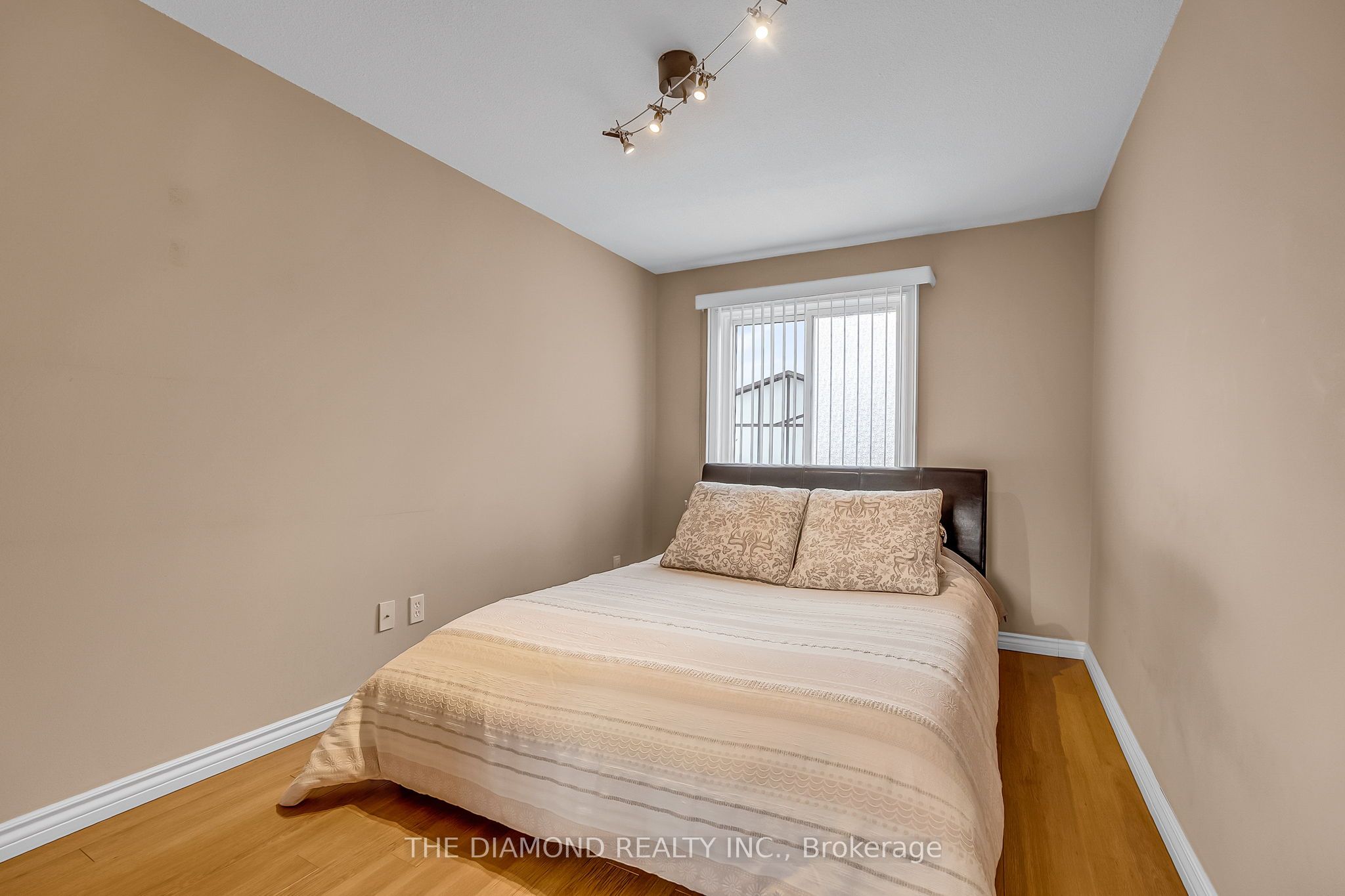 1755 Rathburn Road E 82 Property Photo 35