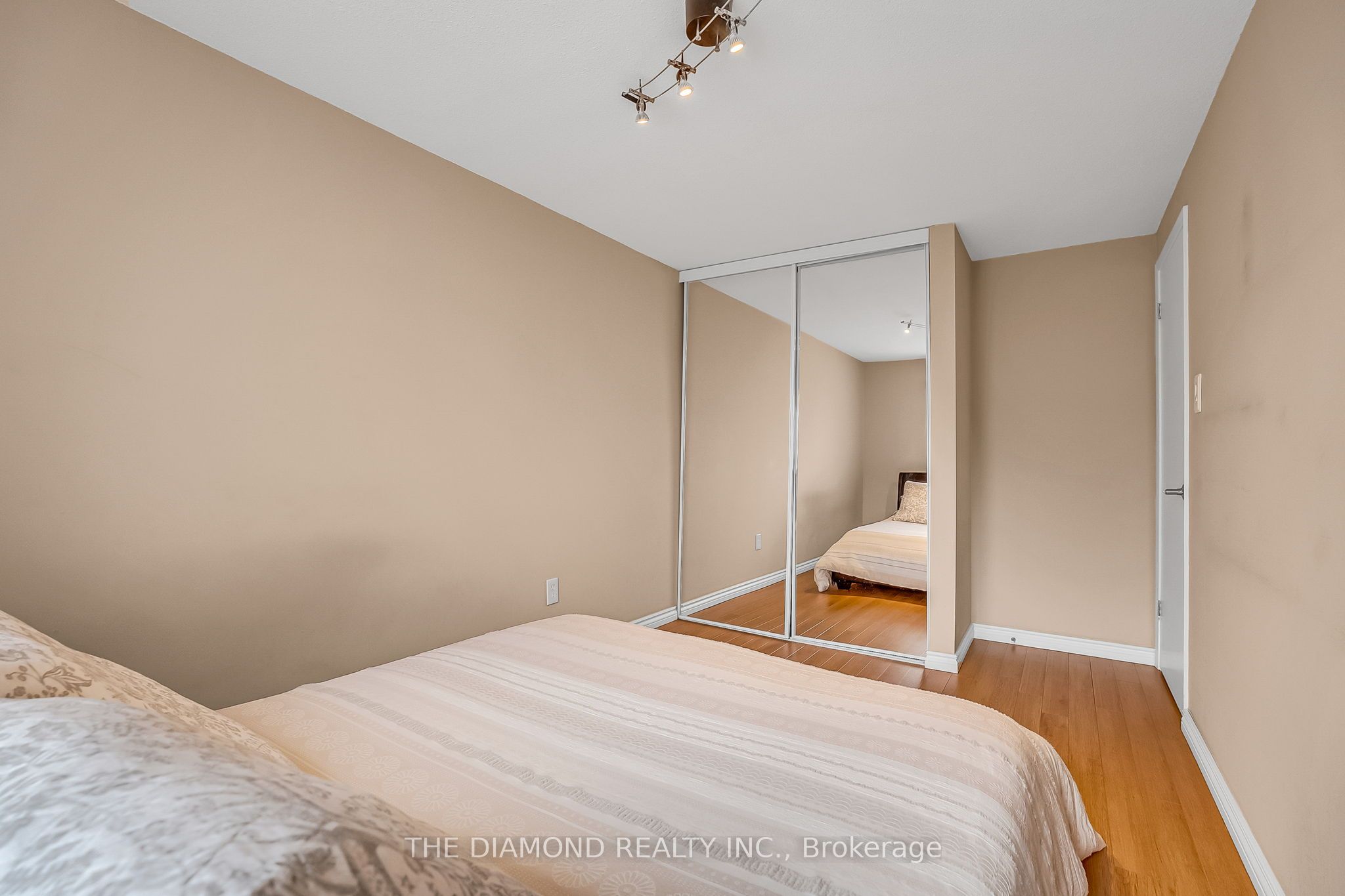 1755 Rathburn Road E 82 Property Photo 36