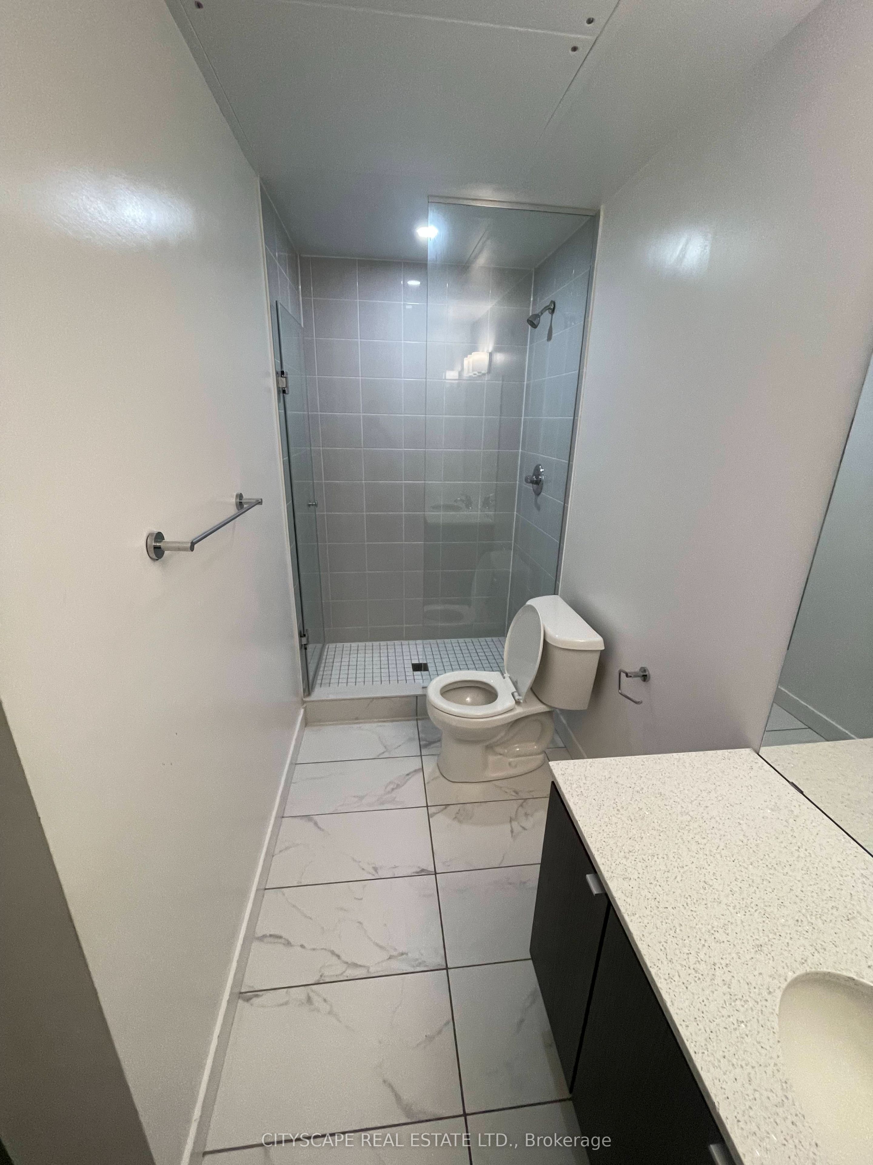 2433 Dufferin Street Ph09 Property Photo 3