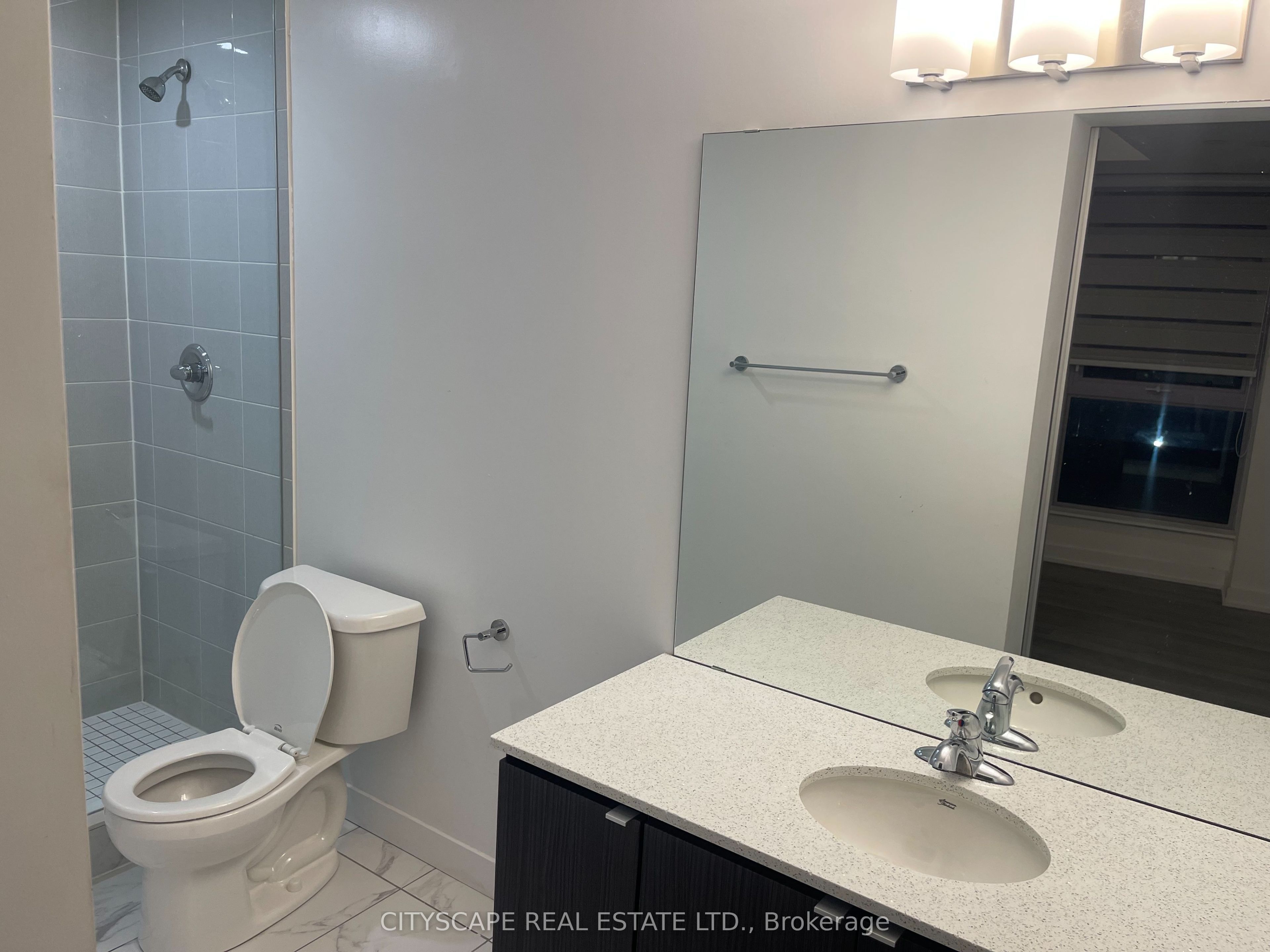 2433 Dufferin Street Ph09 Property Photo 4