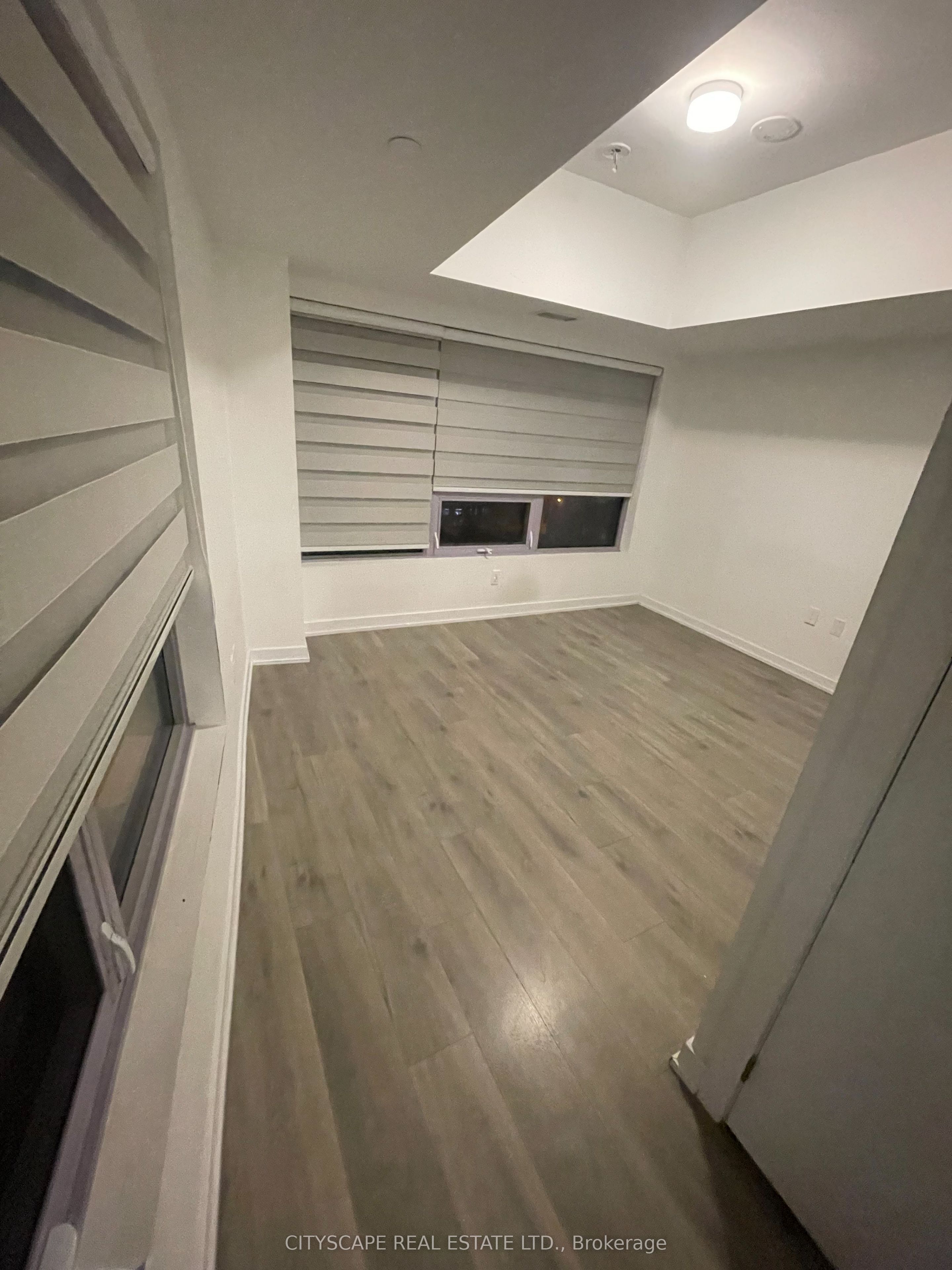 2433 Dufferin Street Ph09 Property Photo 6