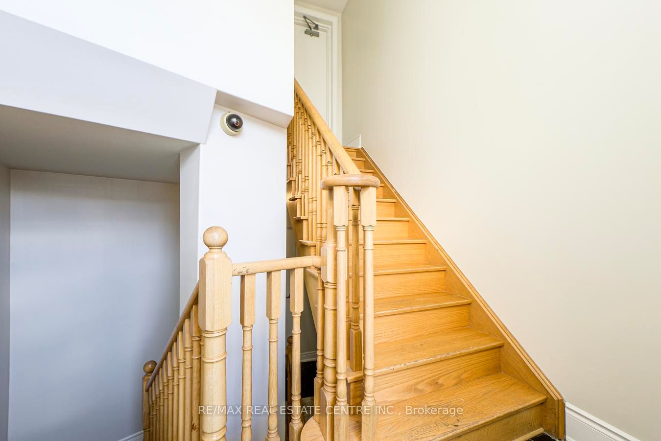 9075 Derry Road Property Photo 3