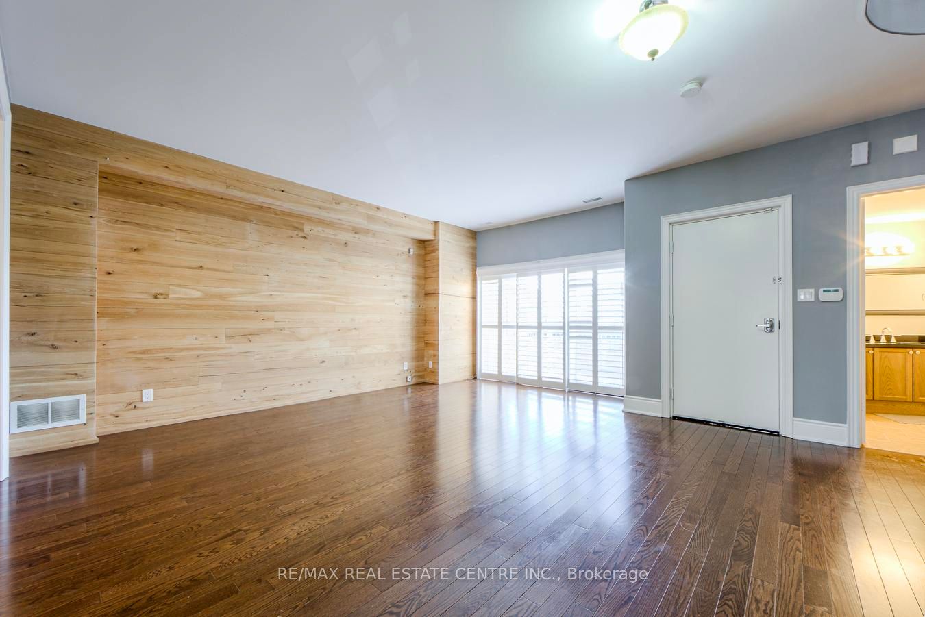 9075 Derry Road Property Photo 5