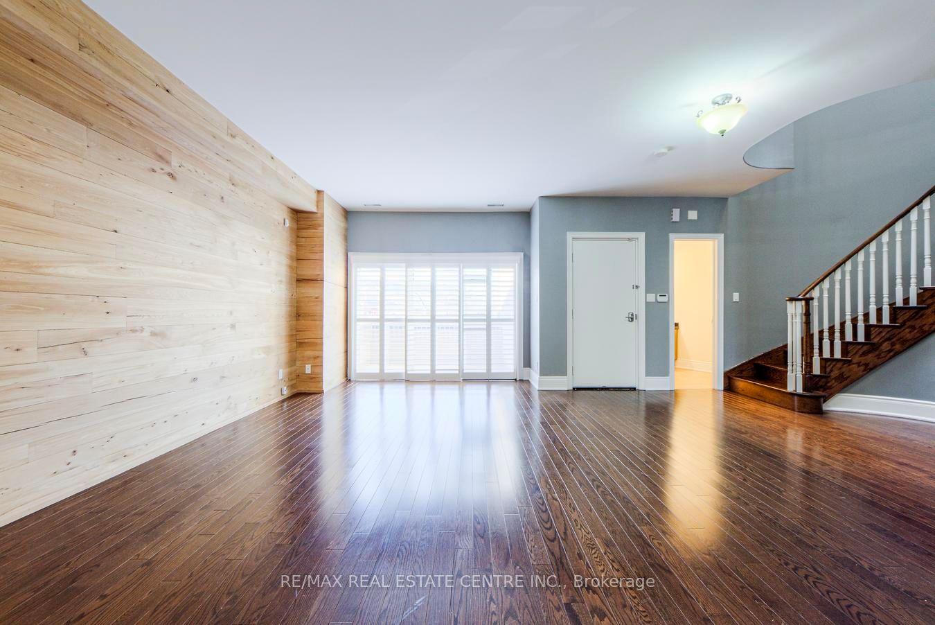 9075 Derry Road Property Photo 6