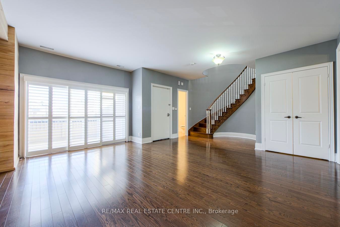 9075 Derry Road Property Photo 7