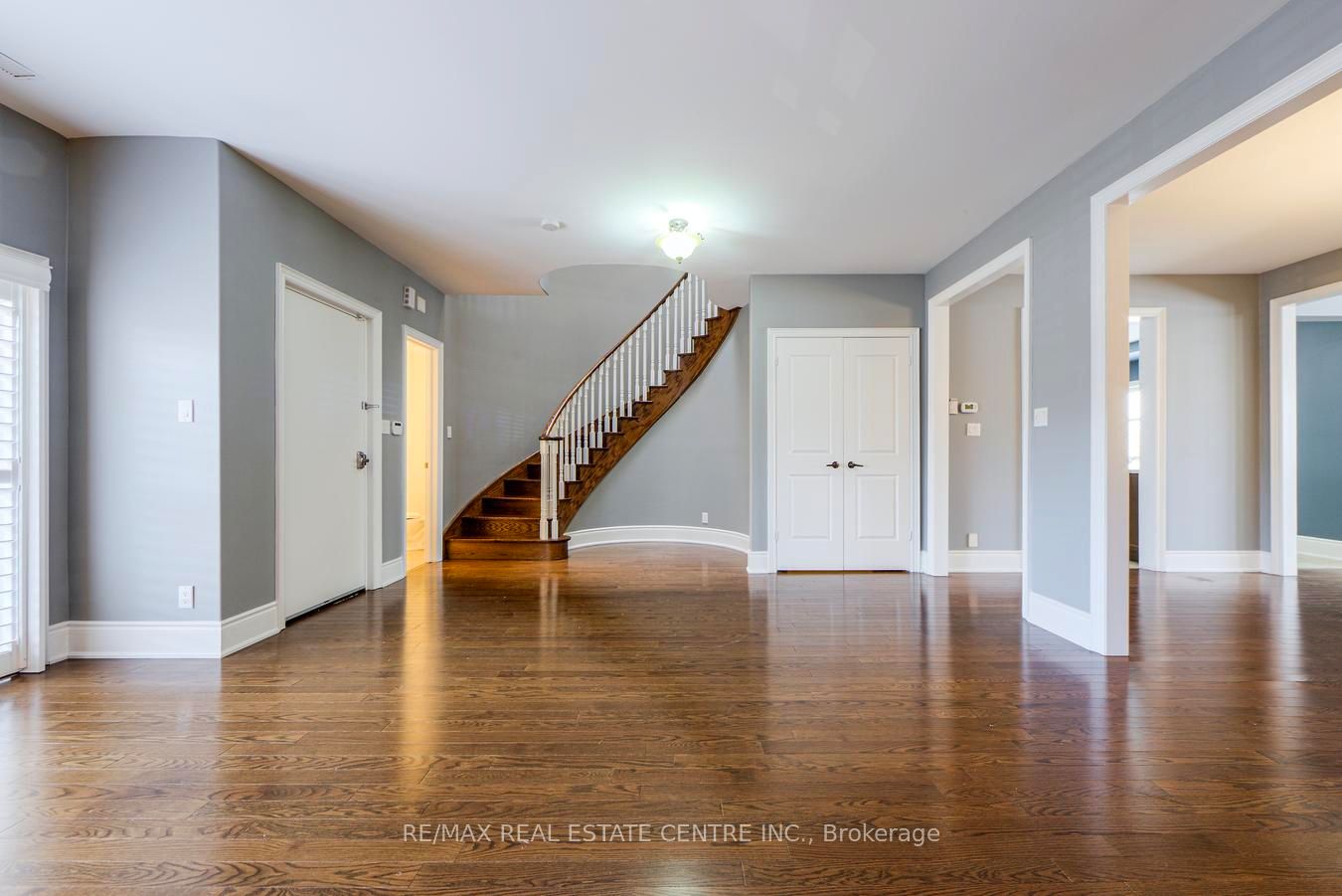 9075 Derry Road Property Photo 8