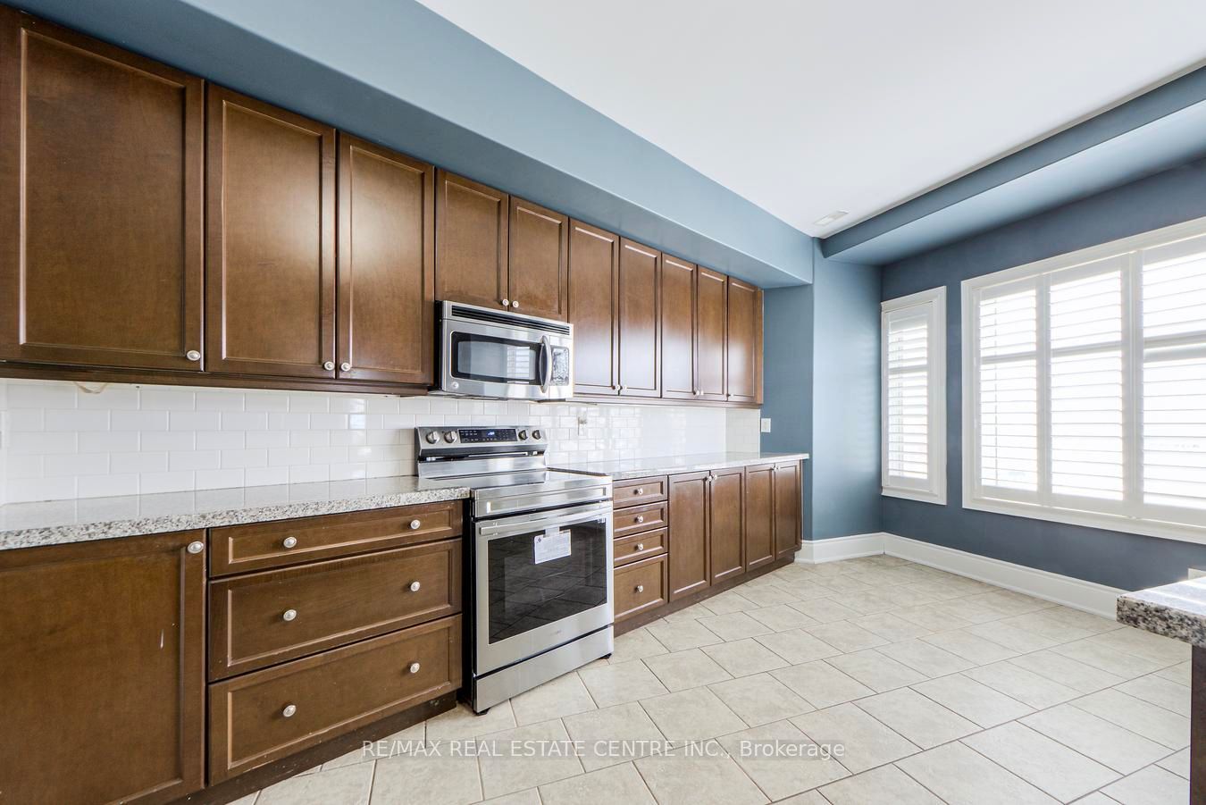 9075 Derry Road Property Photo 18