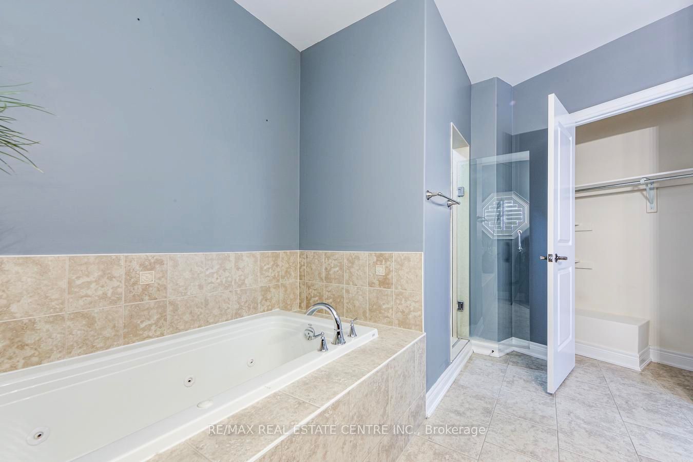 9075 Derry Road Property Photo 37