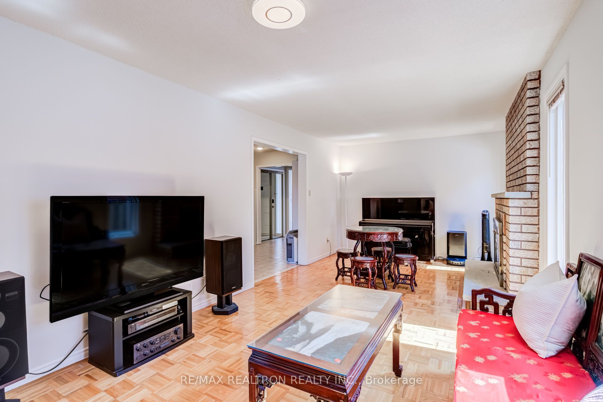 4379 Radisson Crescent Property Photo 6