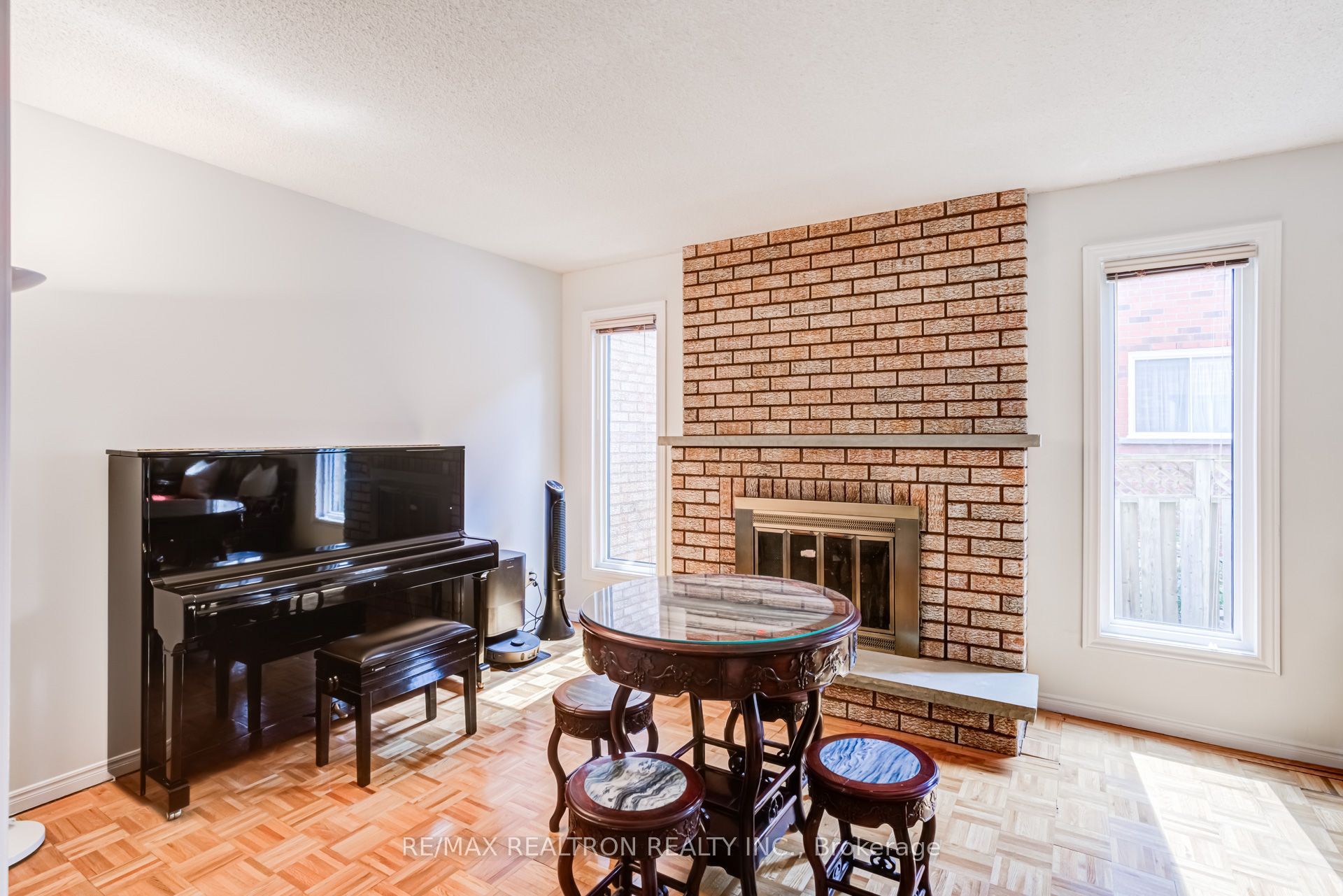4379 Radisson Crescent Property Photo 8