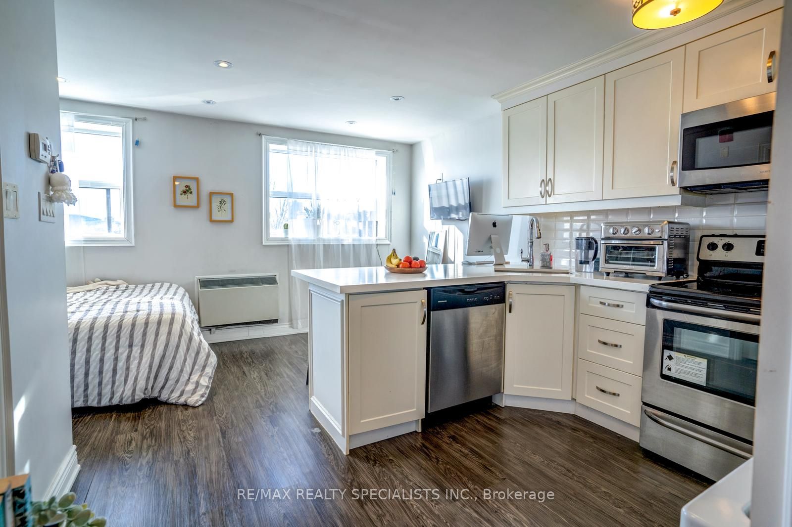 6 Brant Avenue Property Photo 11