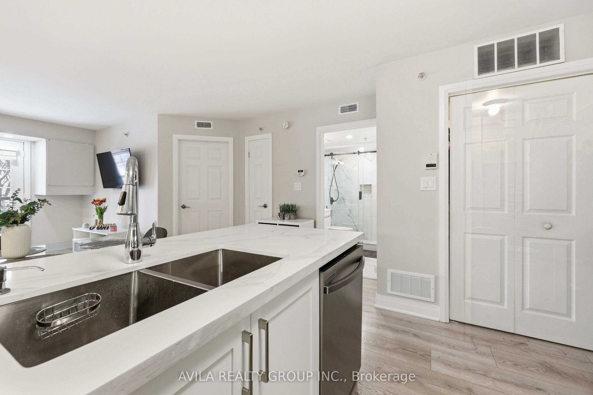 1460 Bishops Gate 203 Property Photo 7