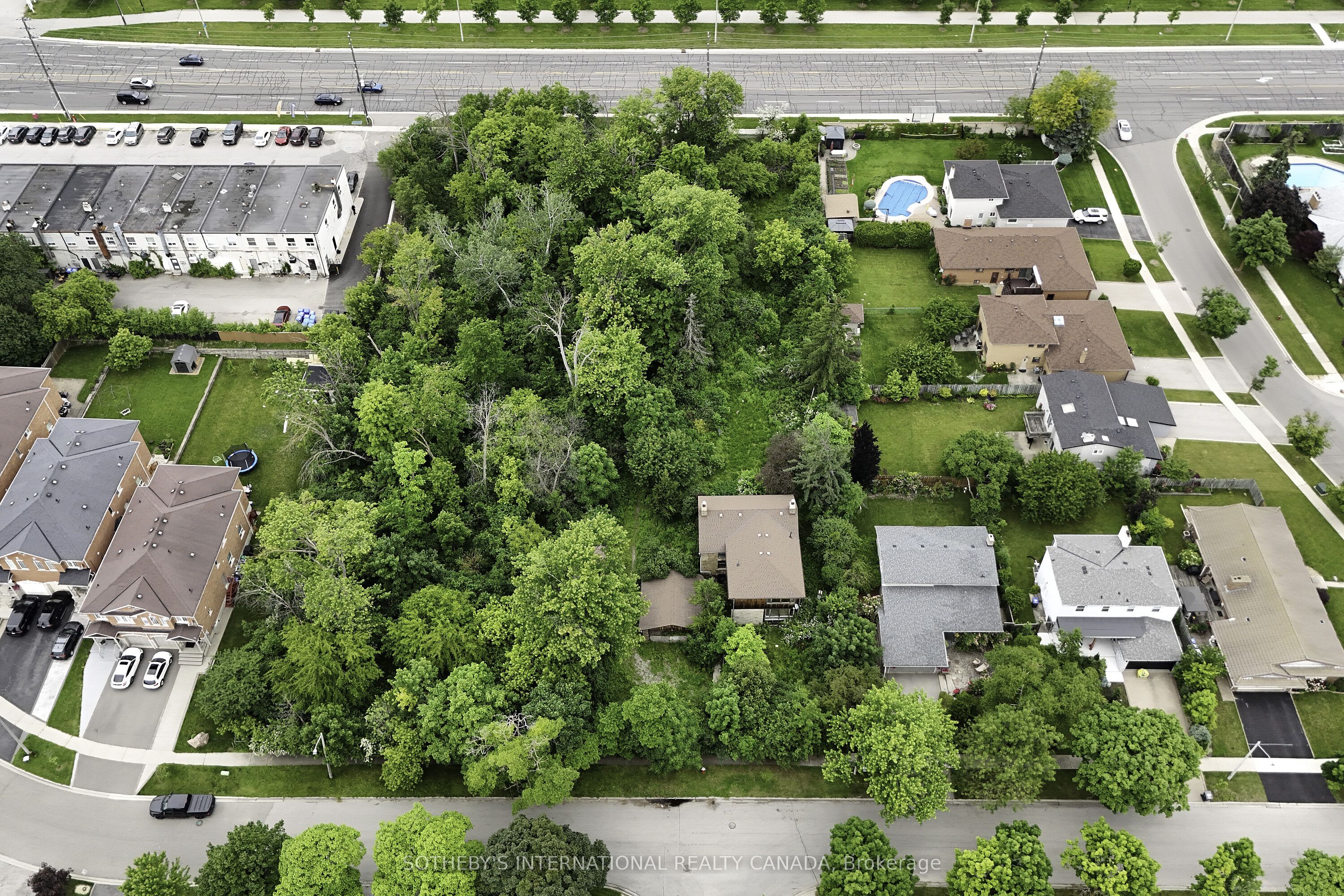 1050 BURNHAMTHORPE Road E Property Photo 1
