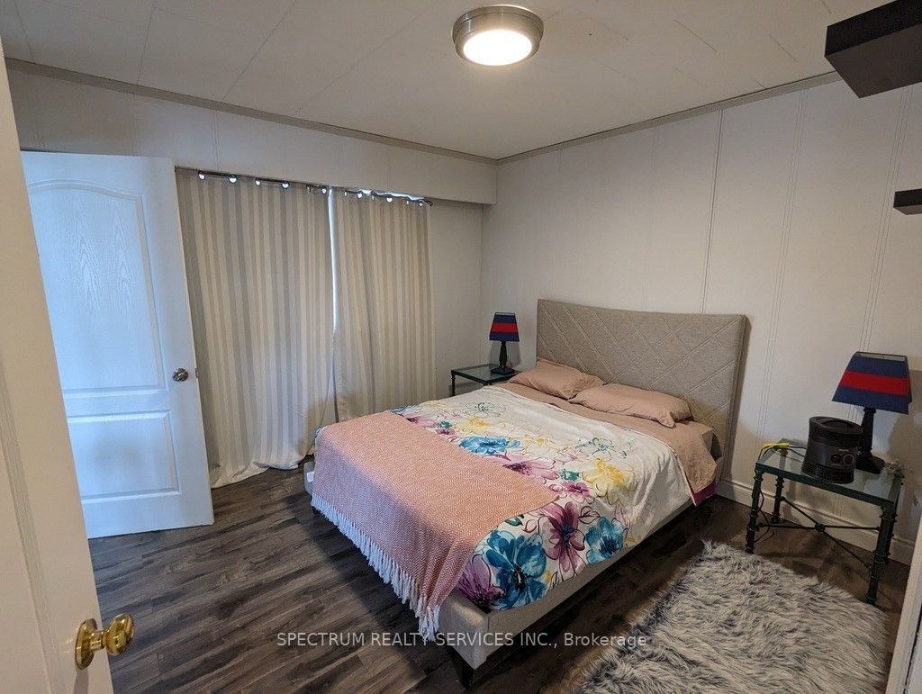 5006 Derry Road W Property Photo 7