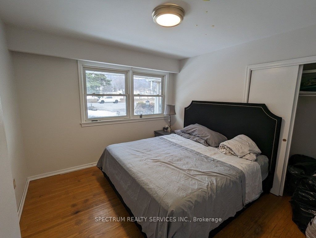 5006 Derry Road W Property Photo 9