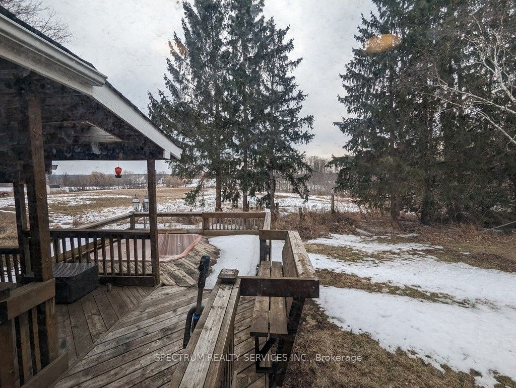 5006 Derry Road W Property Photo 11